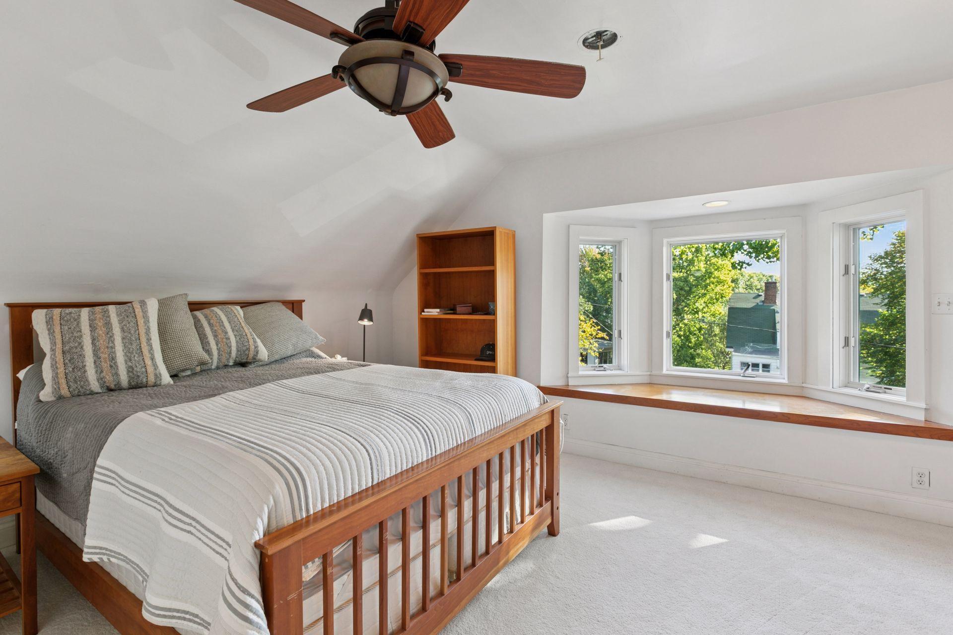 2833 Irving Avenue S