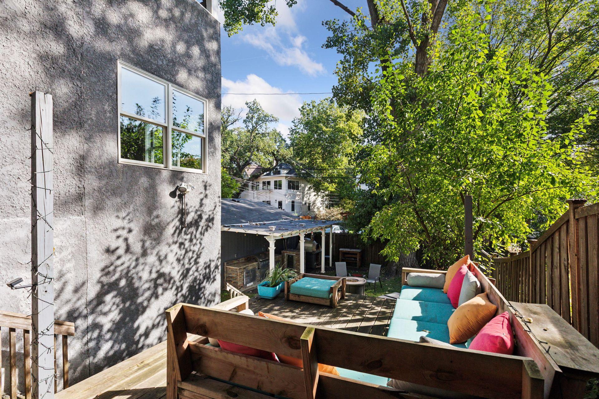 2833 Irving Avenue S