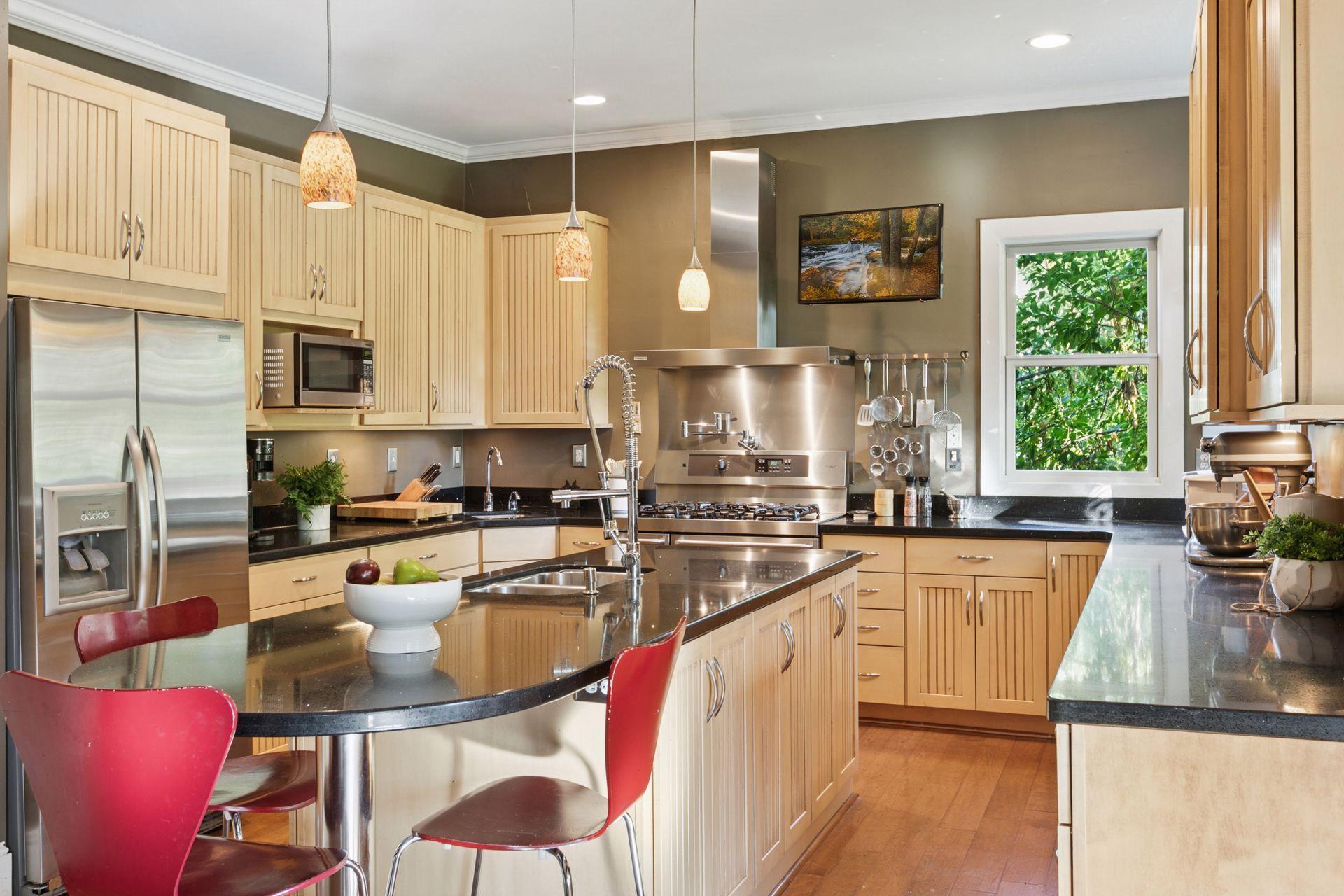 2833 Irving Avenue S