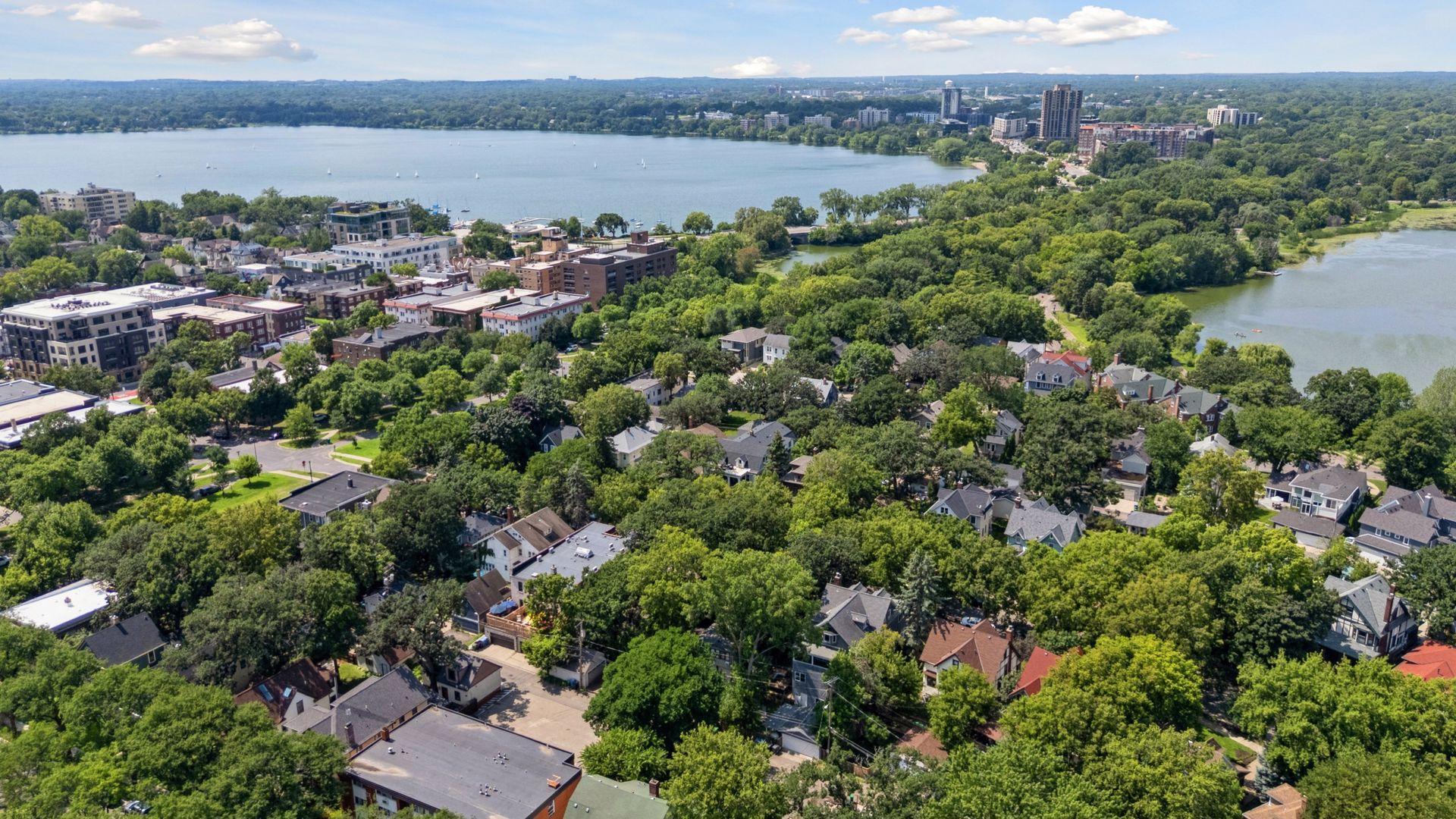 2833 Irving Avenue S