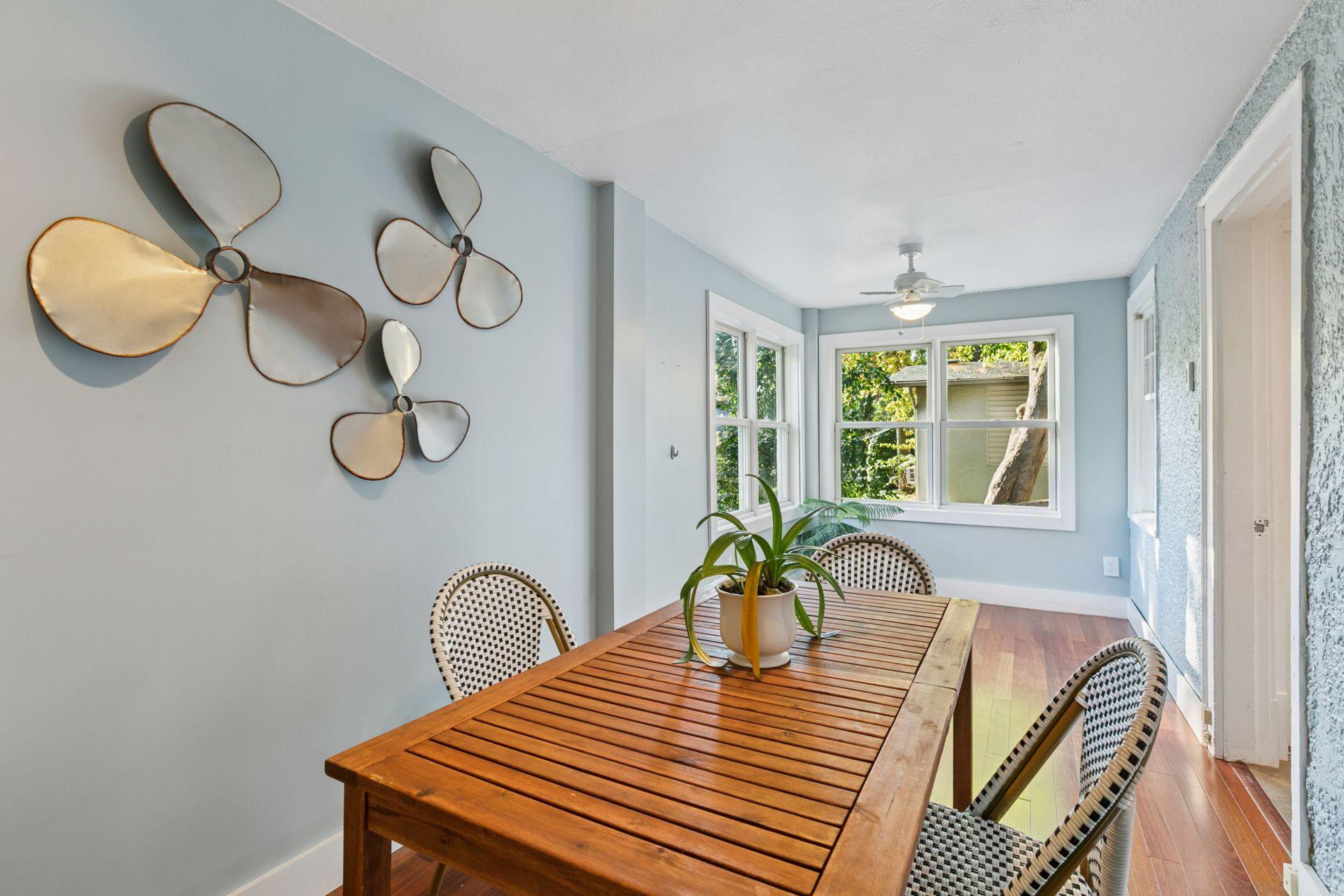 2833 Irving Avenue S