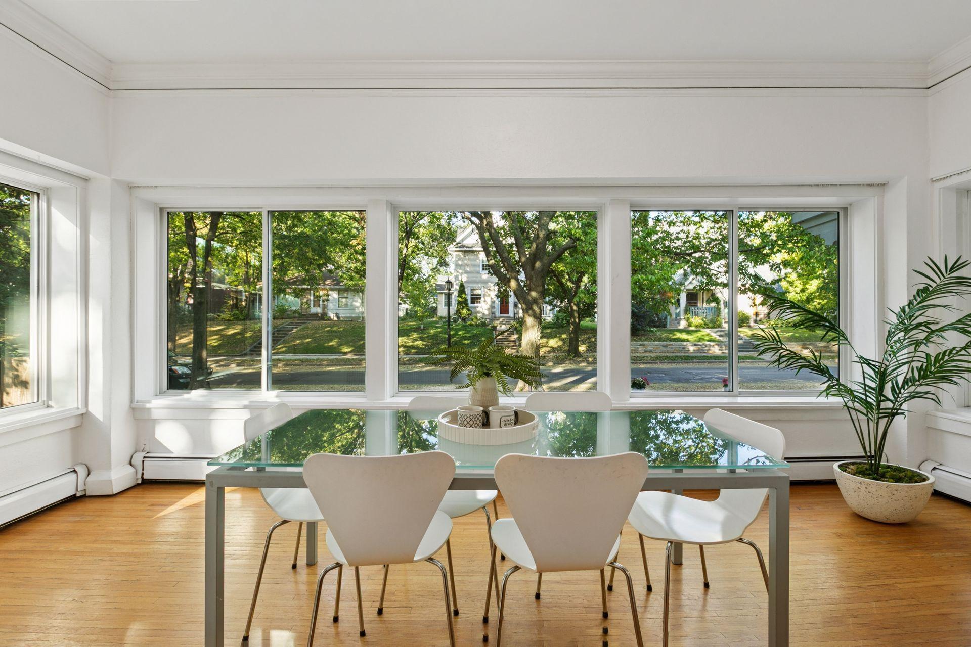 2833 Irving Avenue S