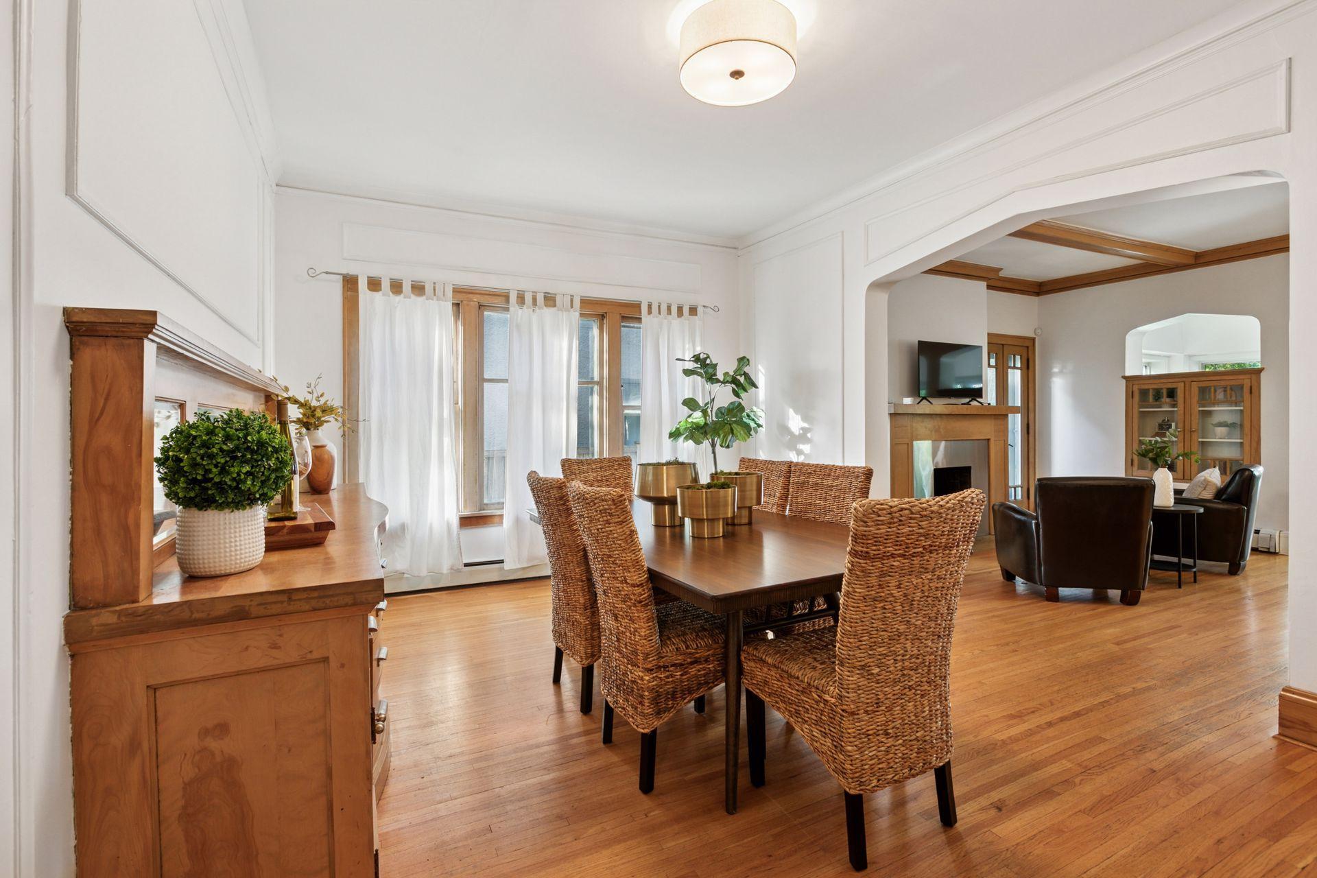 2833 Irving Avenue S