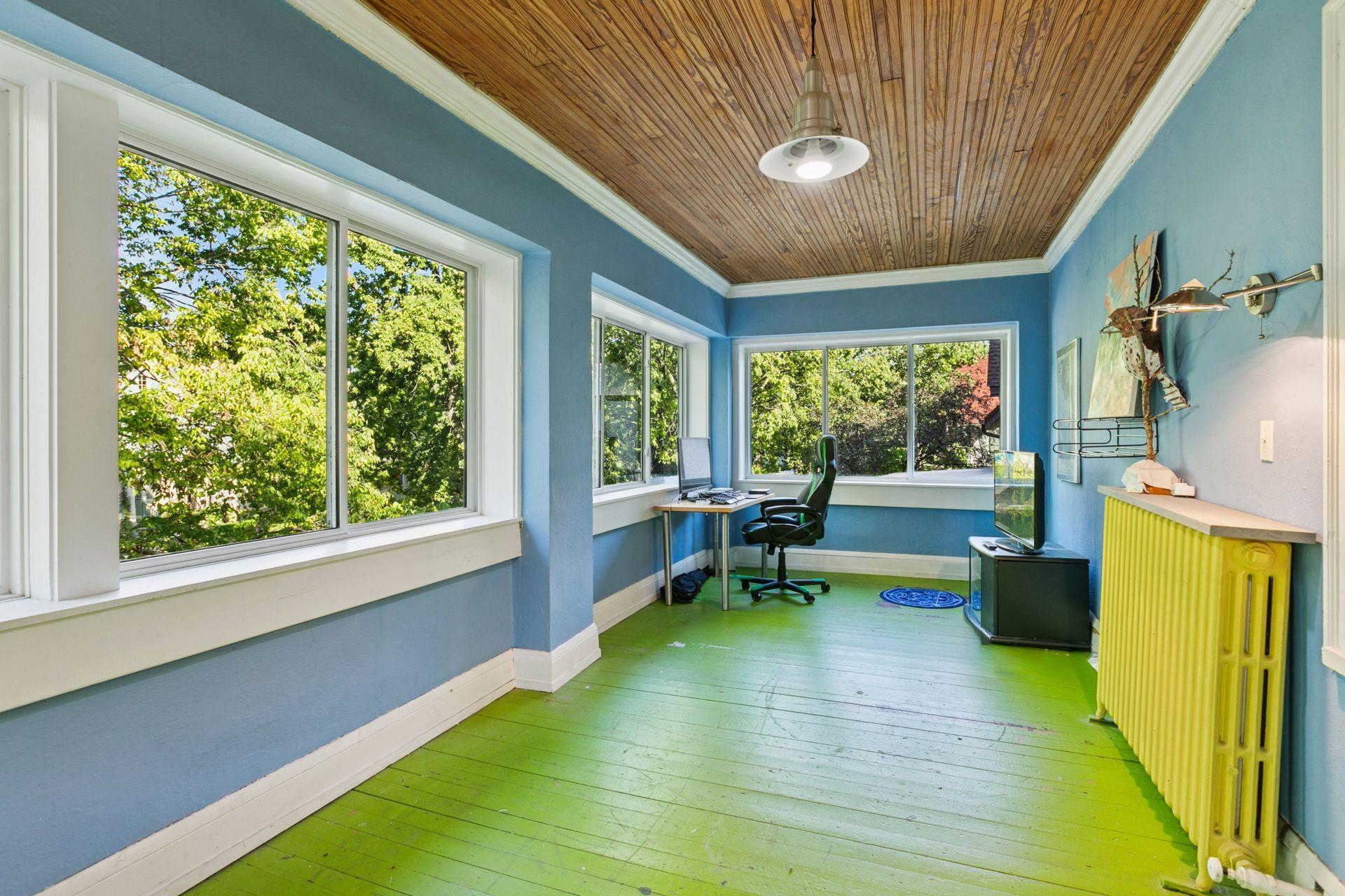 2833 Irving Avenue S