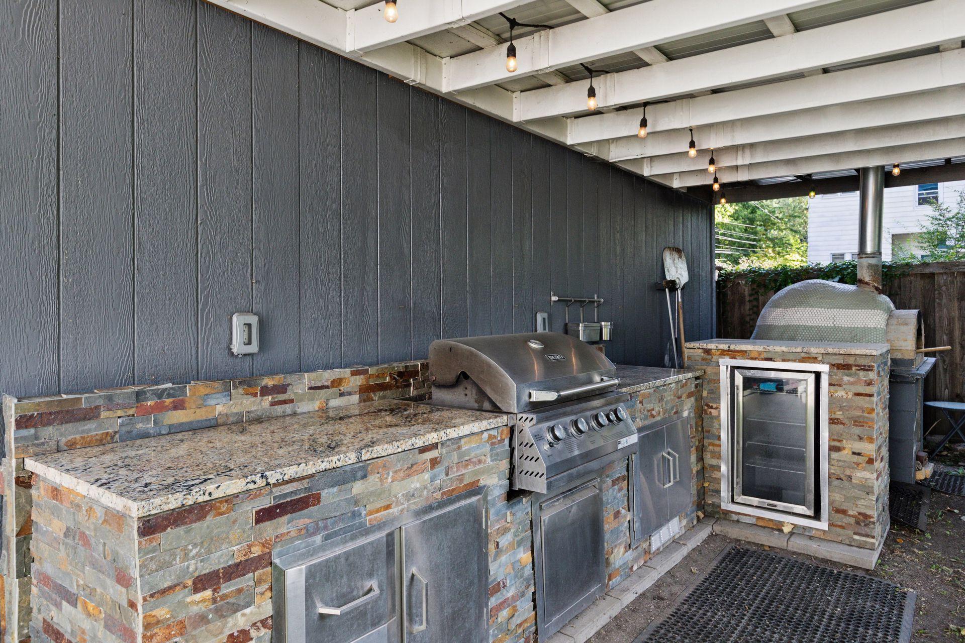 2833 Irving Avenue S