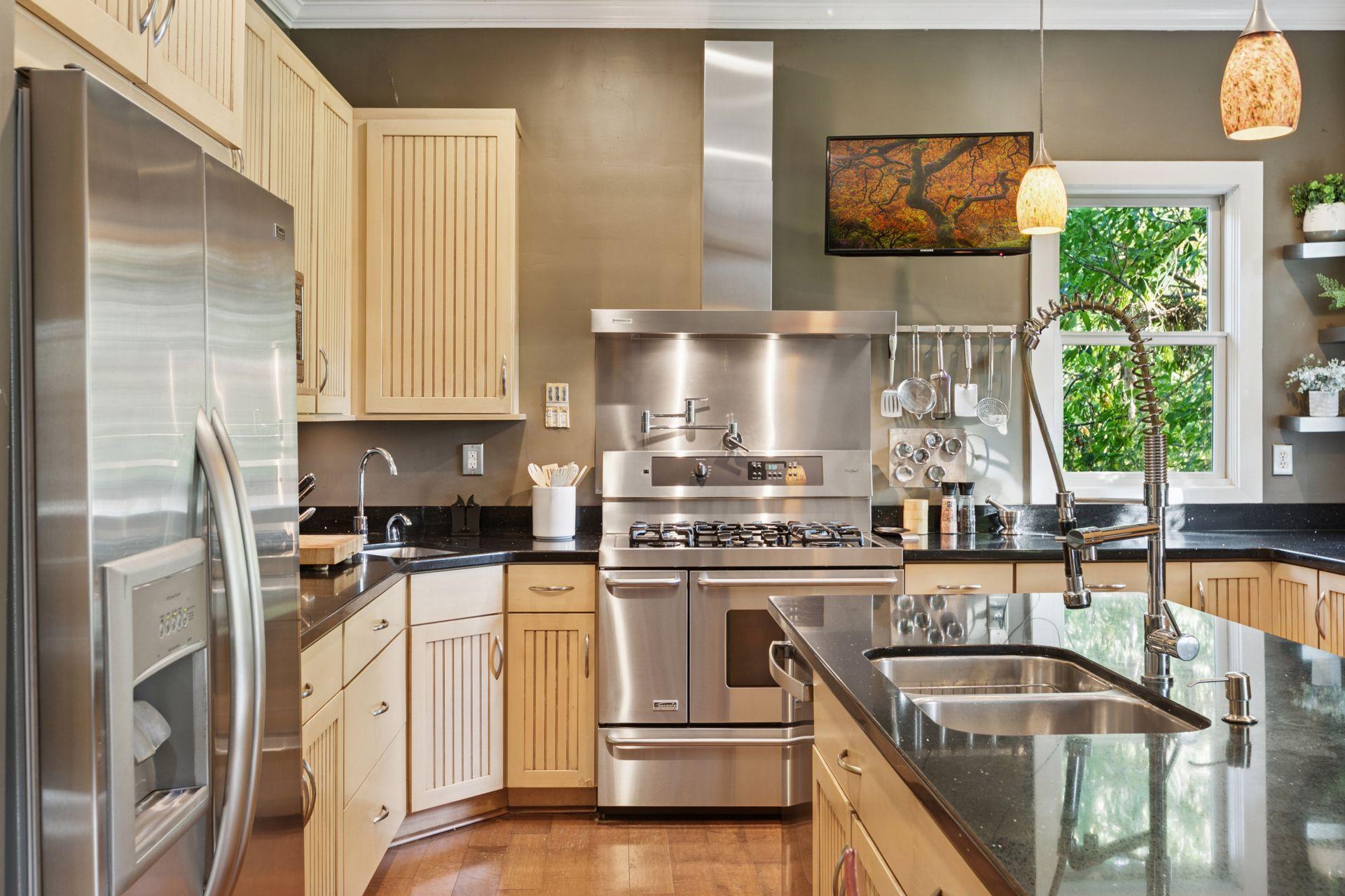 2833 Irving Avenue S