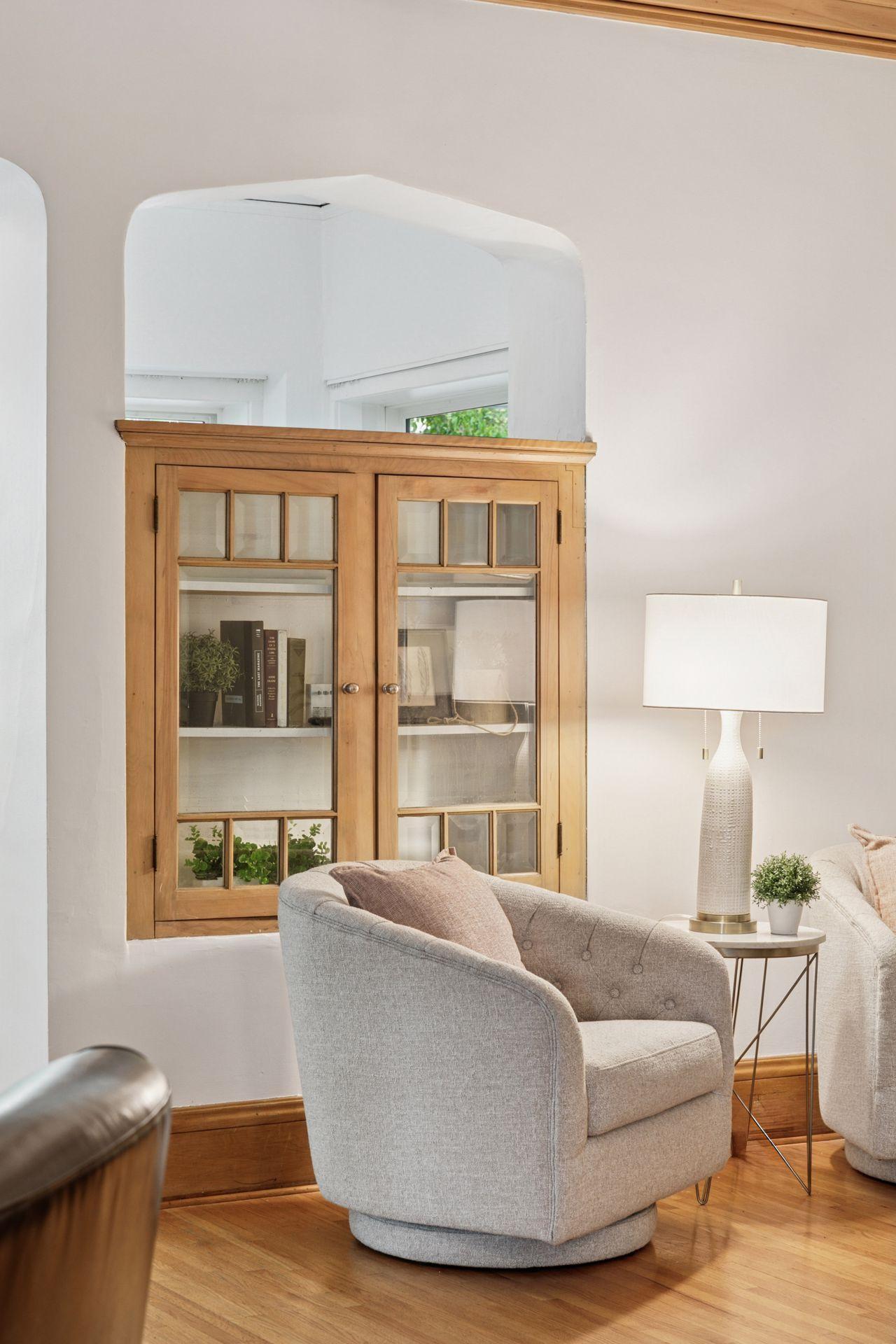 2833 Irving Avenue S