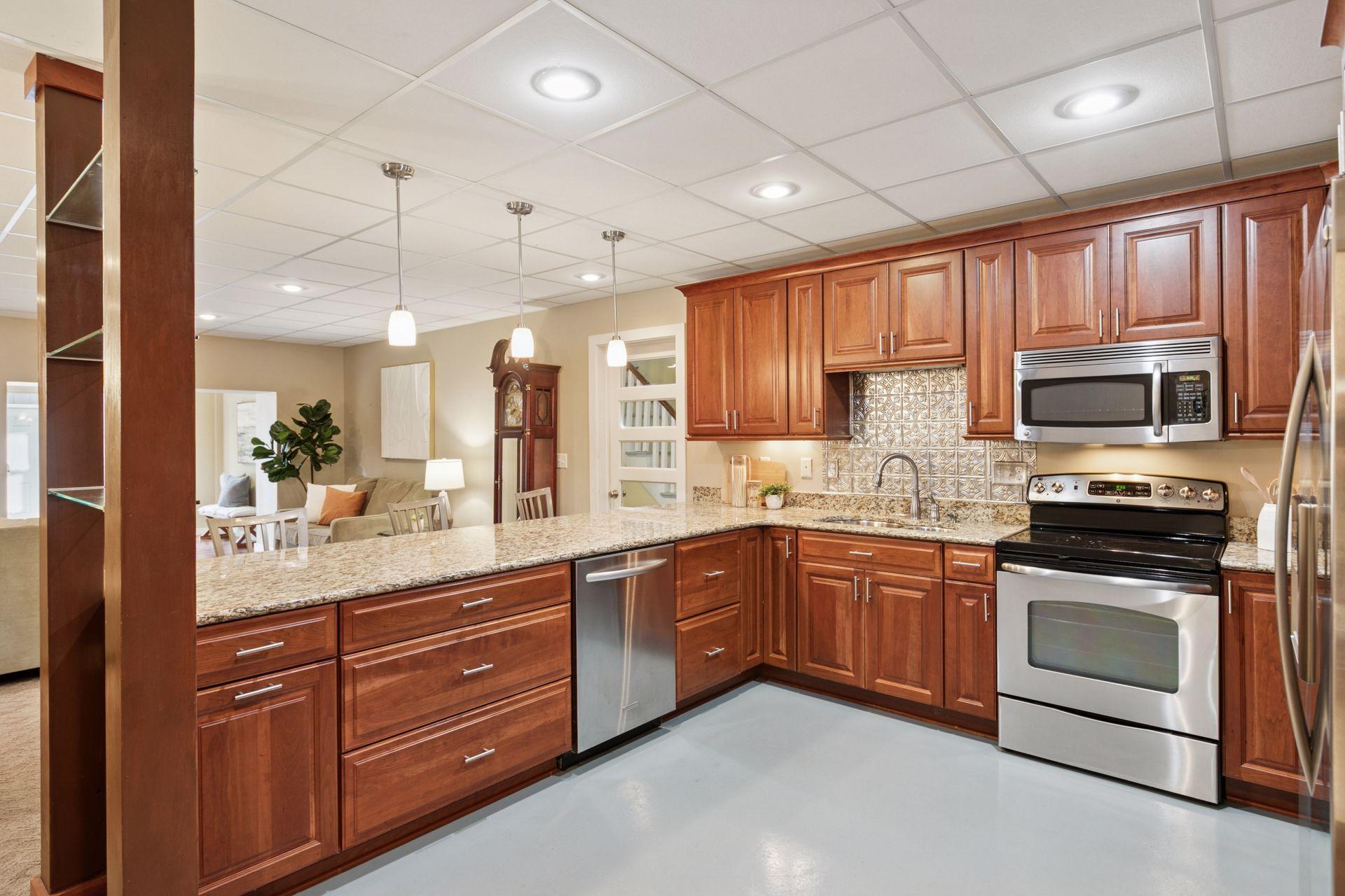 2833 Irving Avenue S