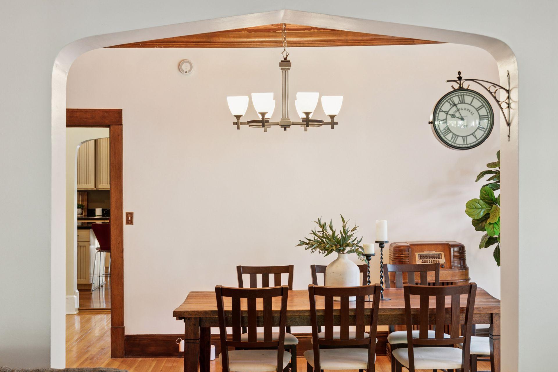 2833 Irving Avenue S