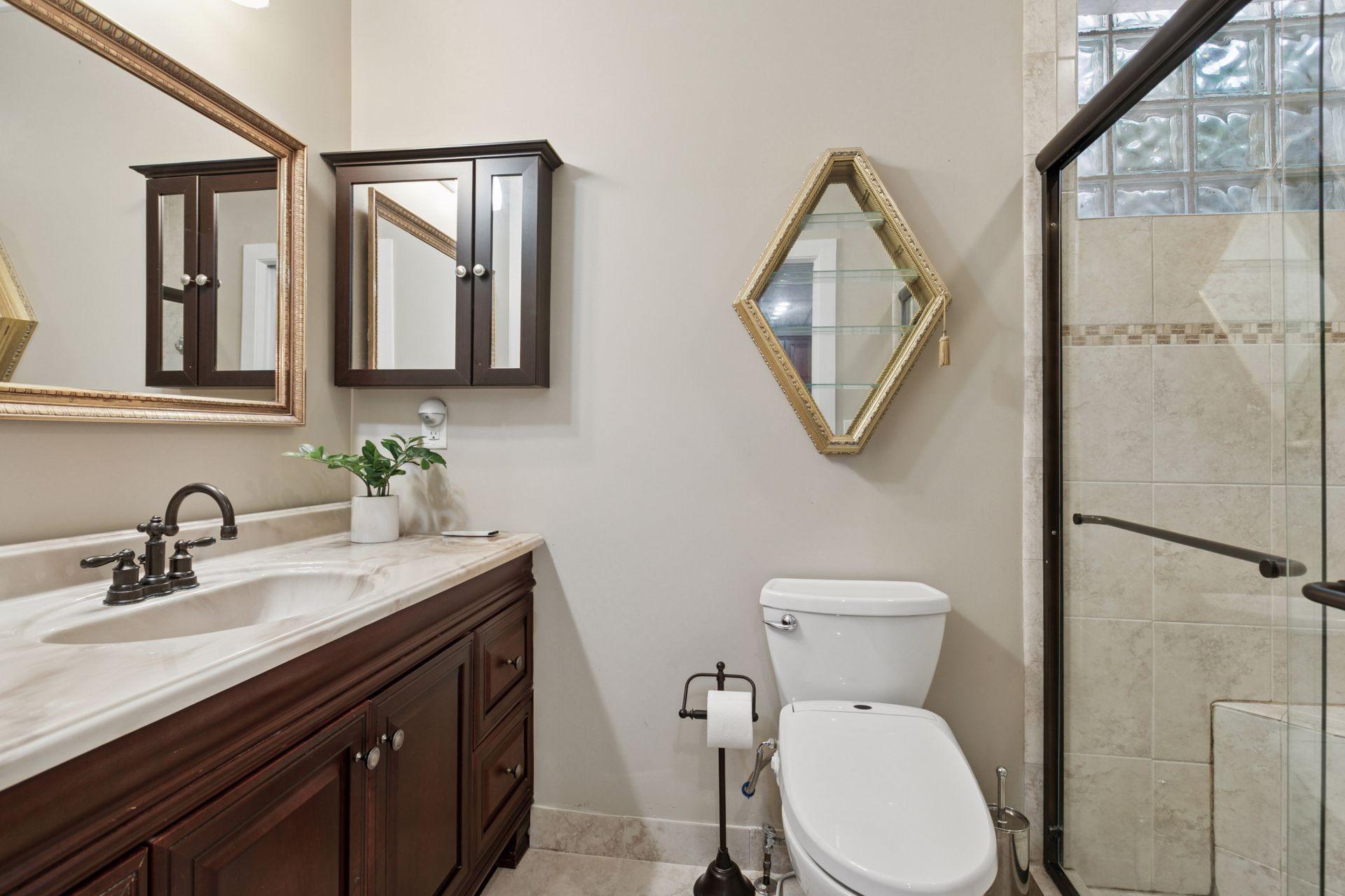 2833 Irving Avenue S