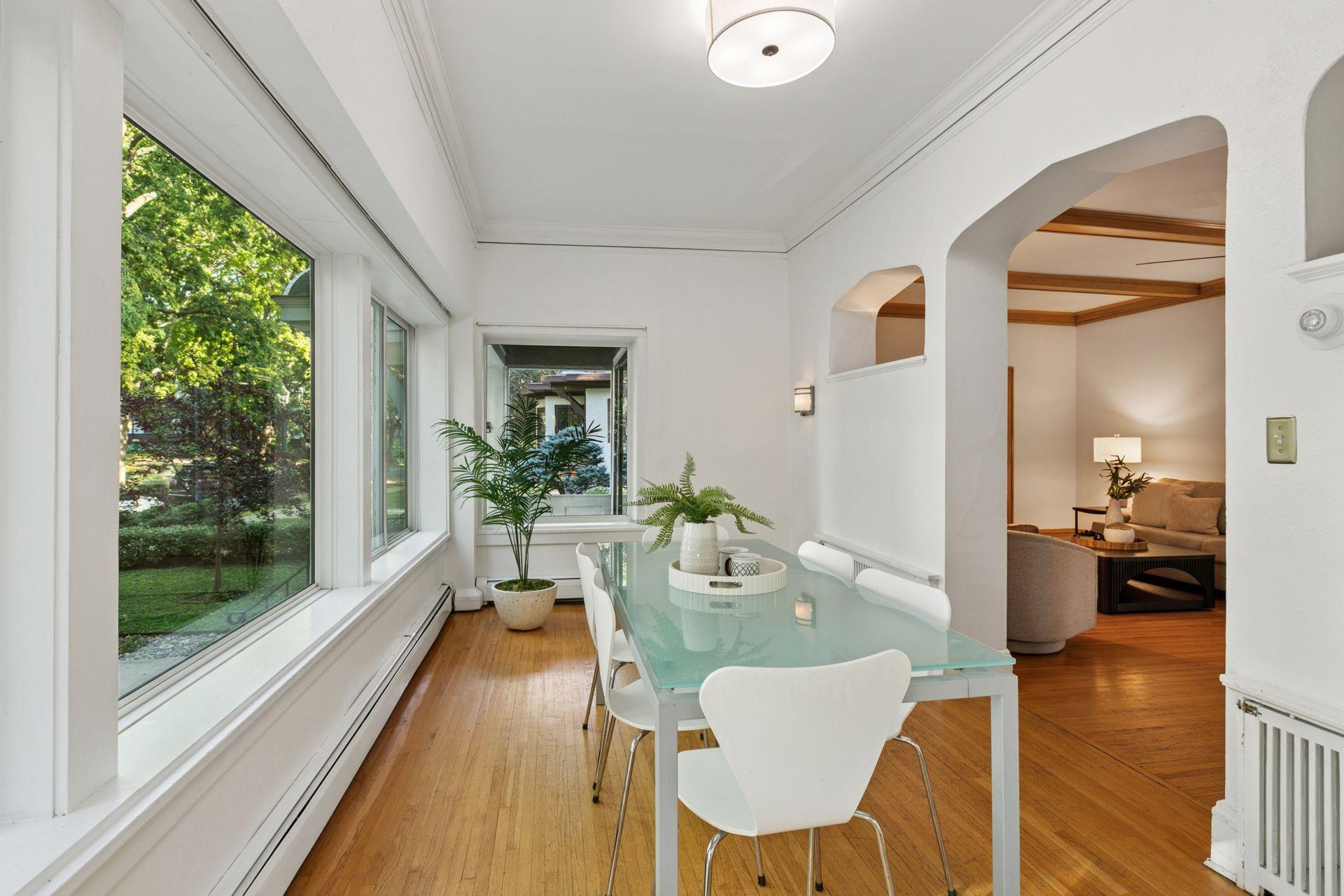 2833 Irving Avenue S