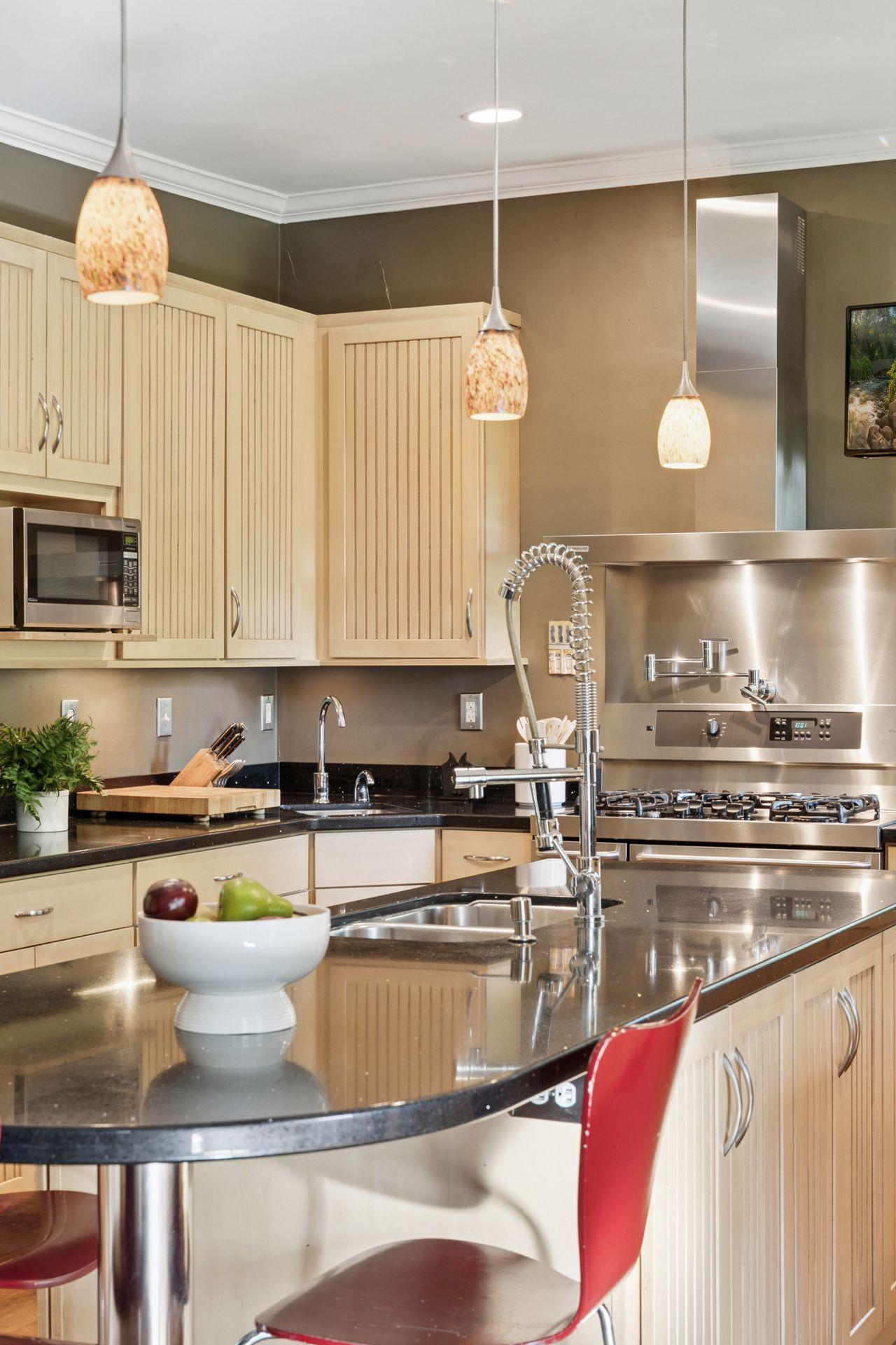 2833 Irving Avenue S