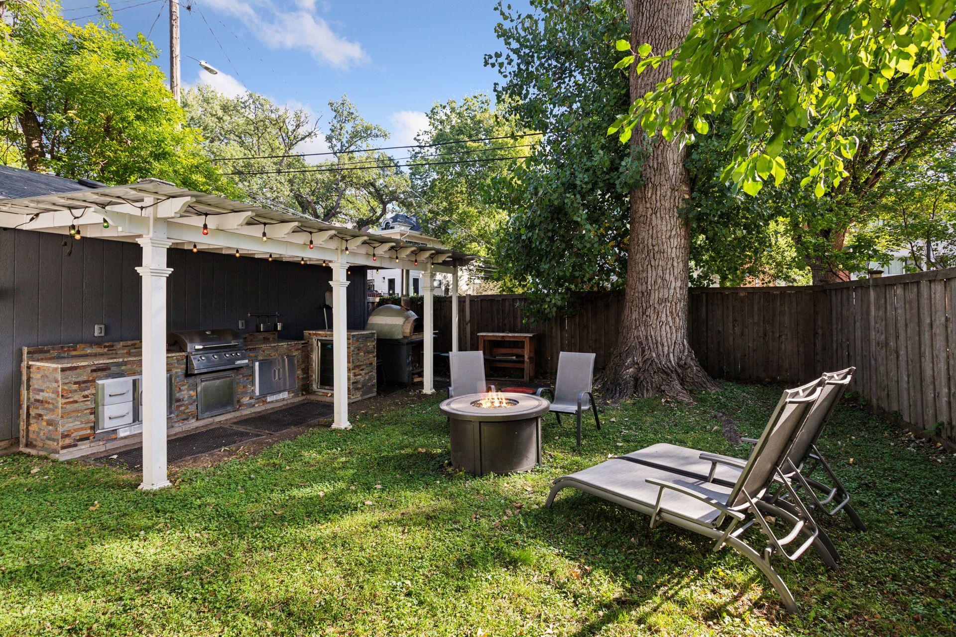 2833 Irving Avenue S