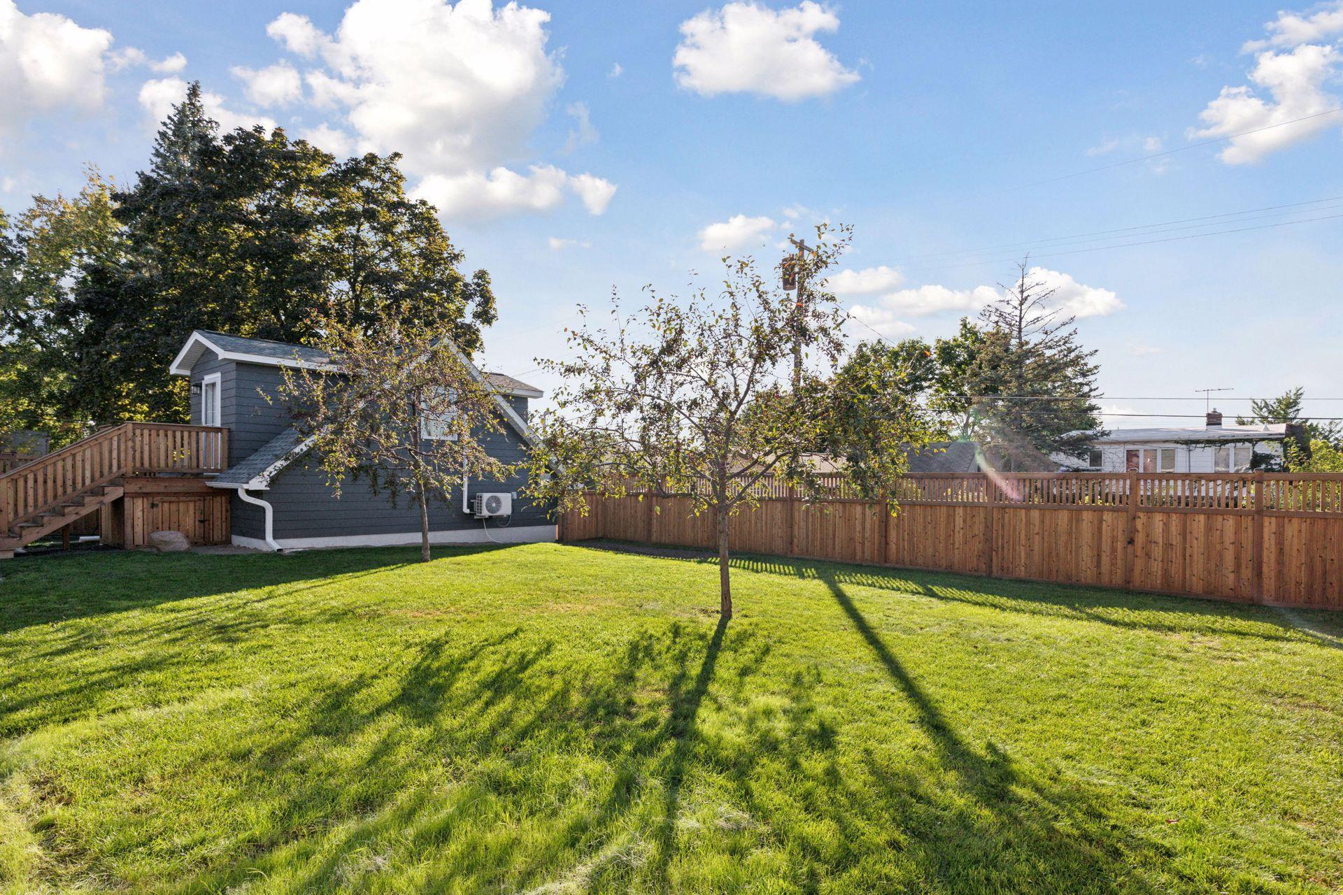 633 Saratoga Street S