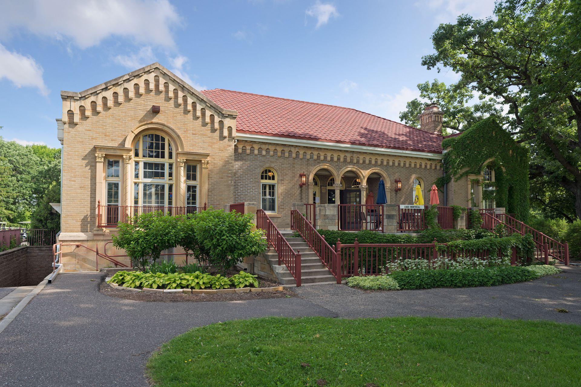 633 Saratoga Street S