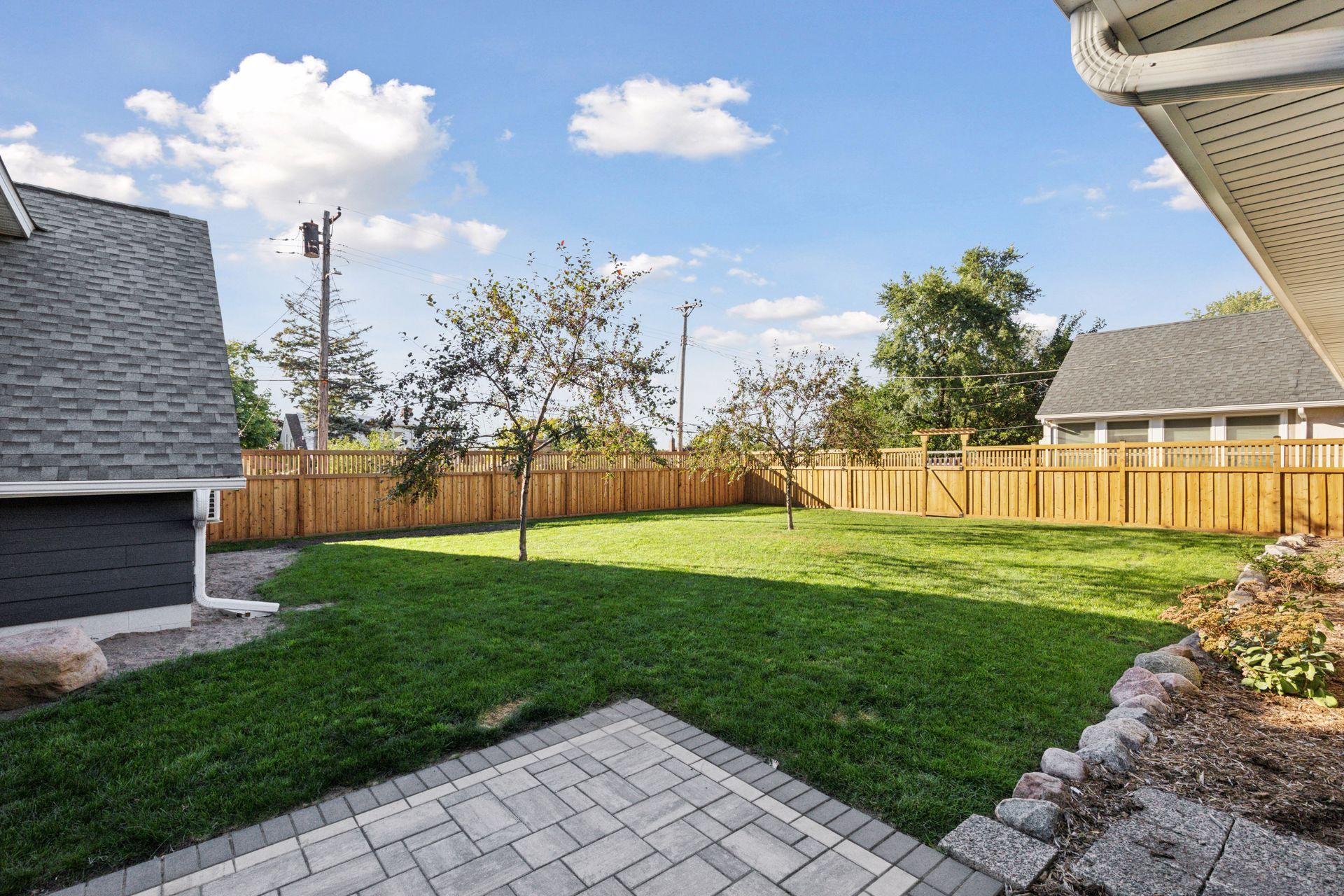 633 Saratoga Street S