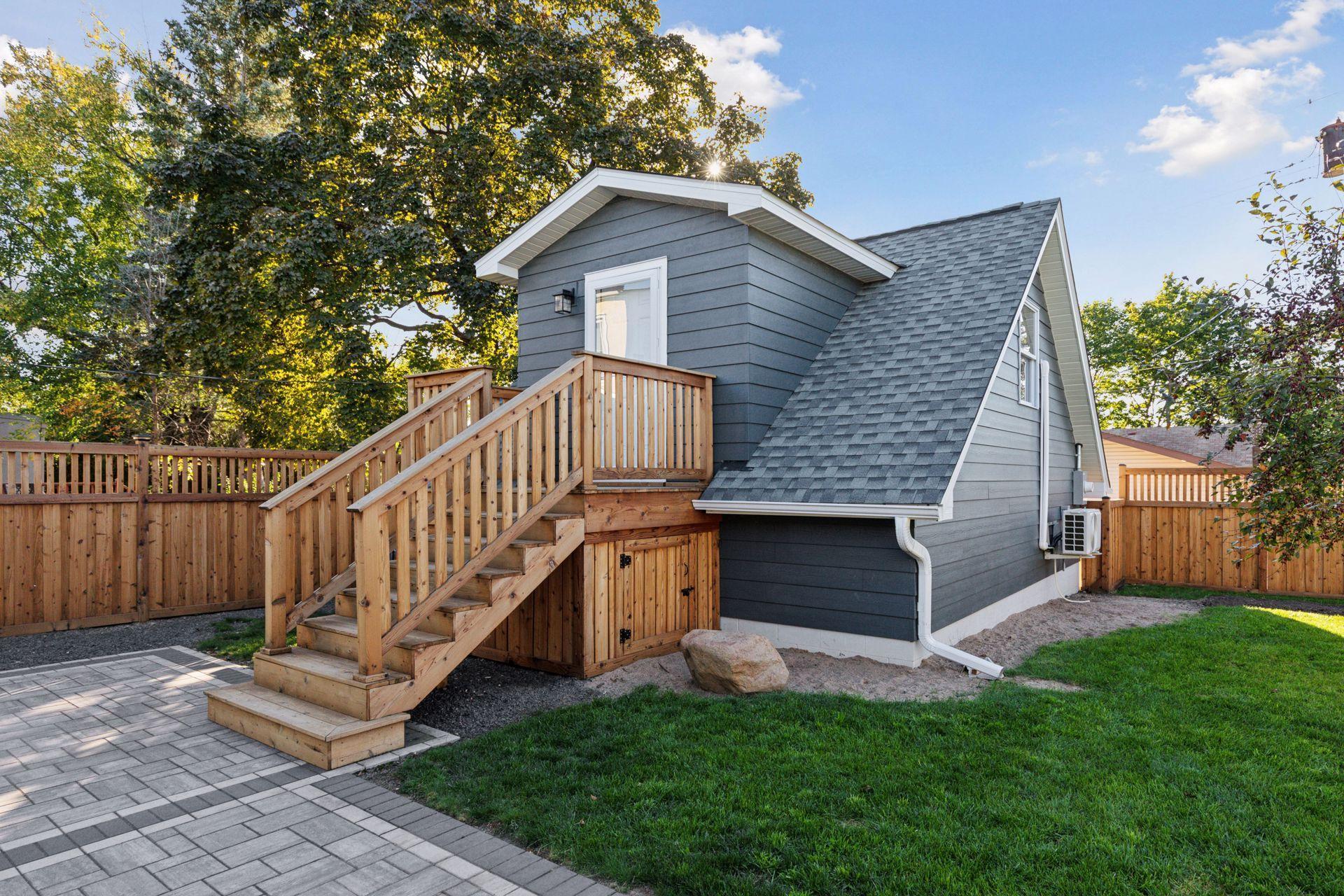 633 Saratoga Street S