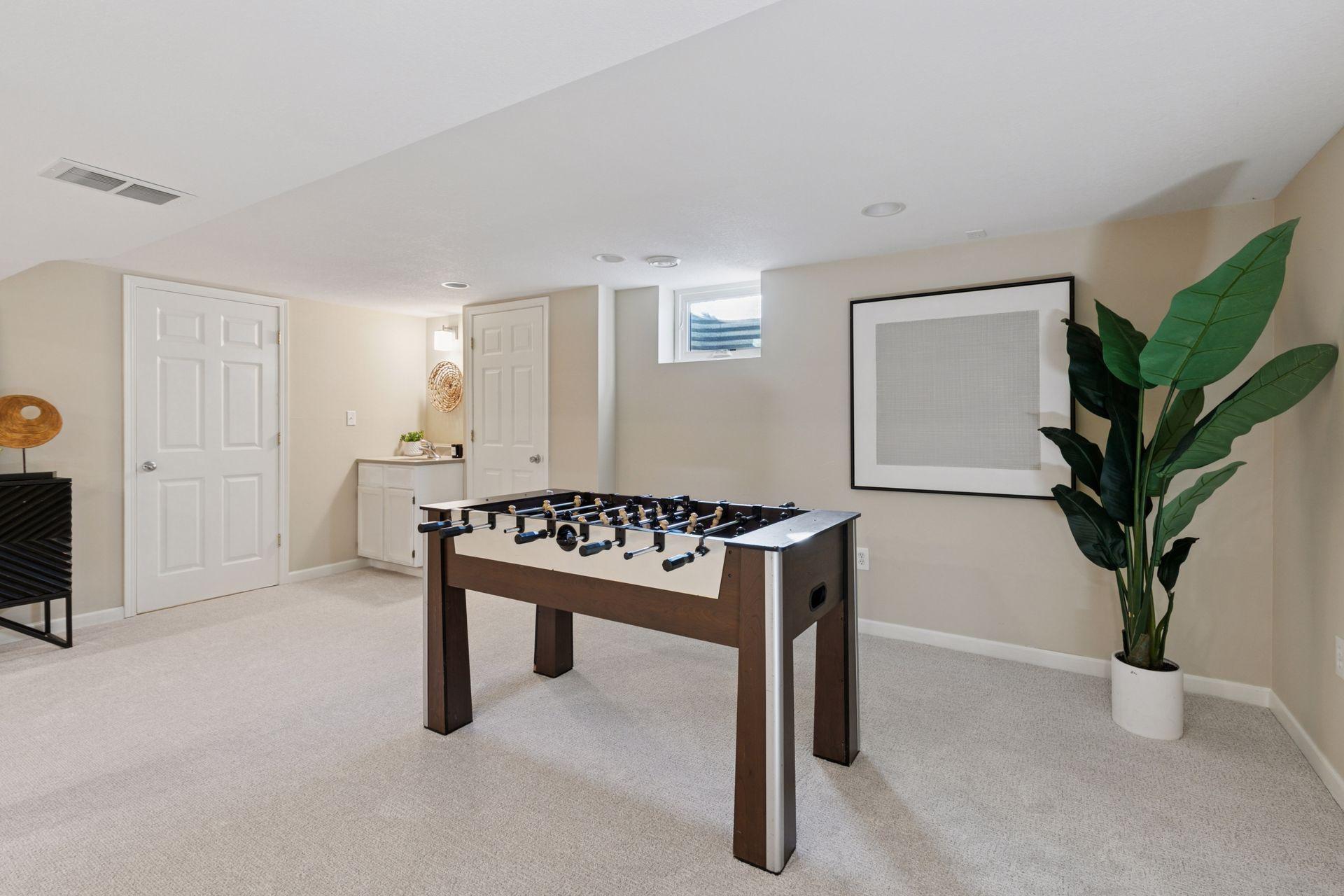 633 Saratoga Street S