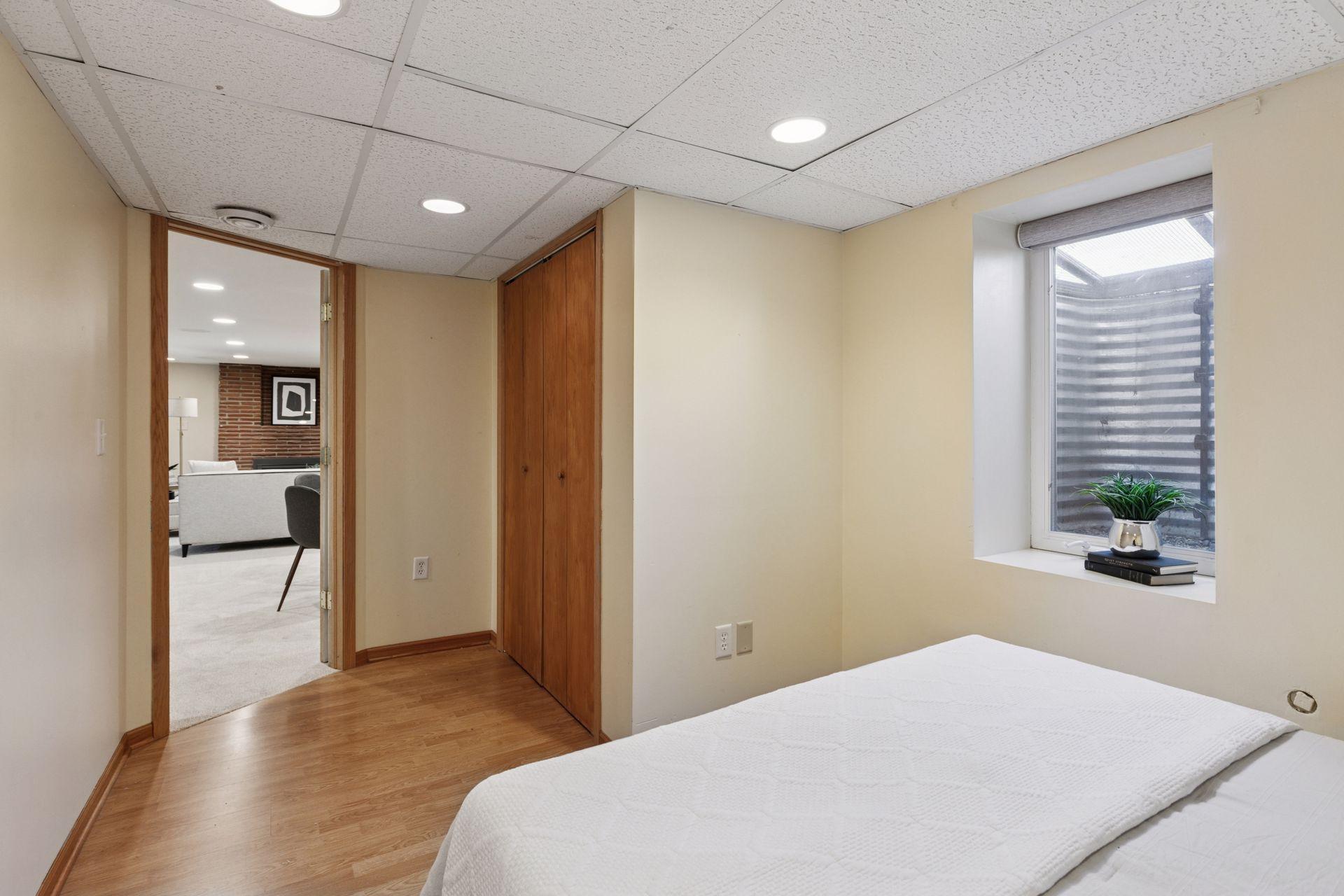 633 Saratoga Street S