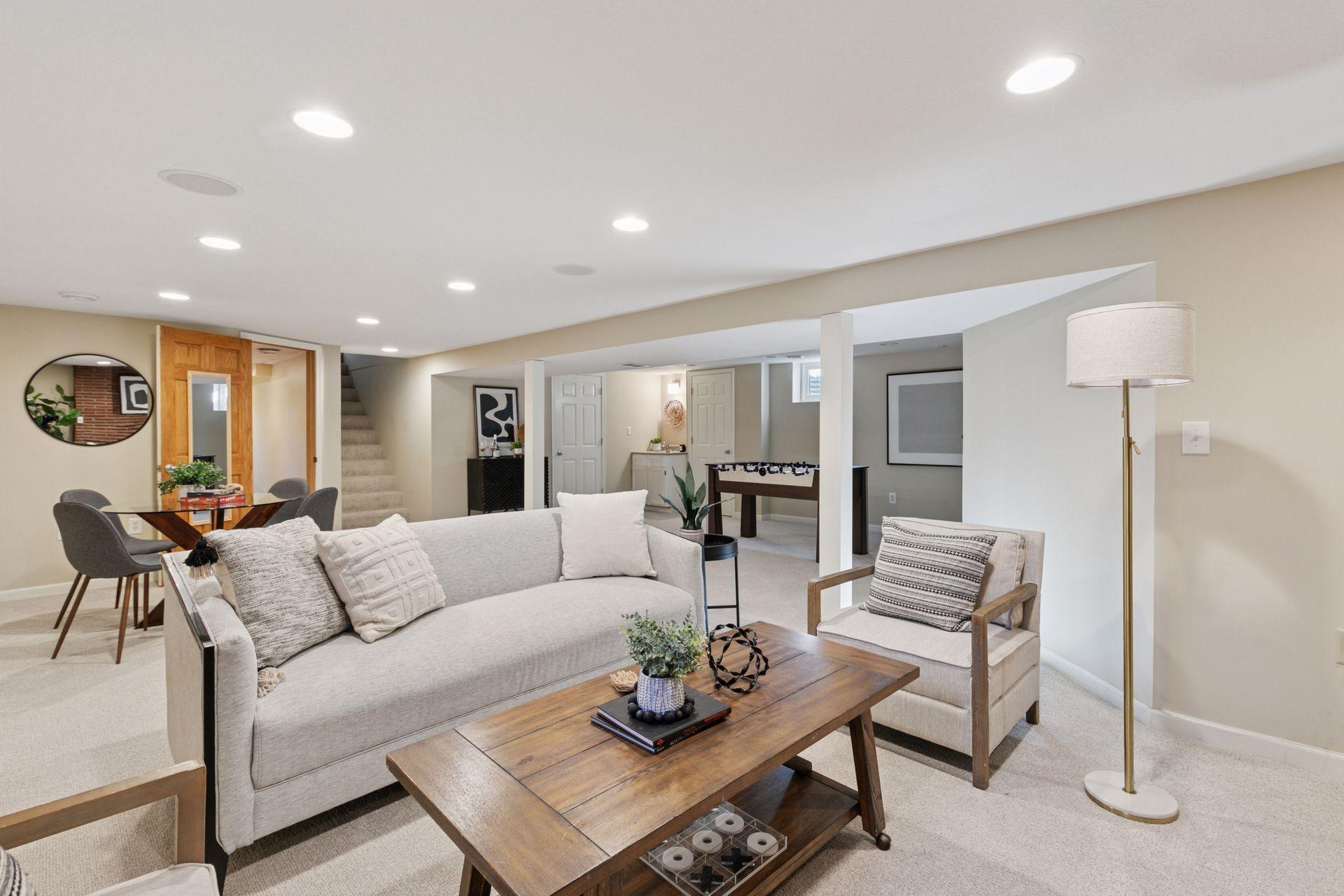 633 Saratoga Street S