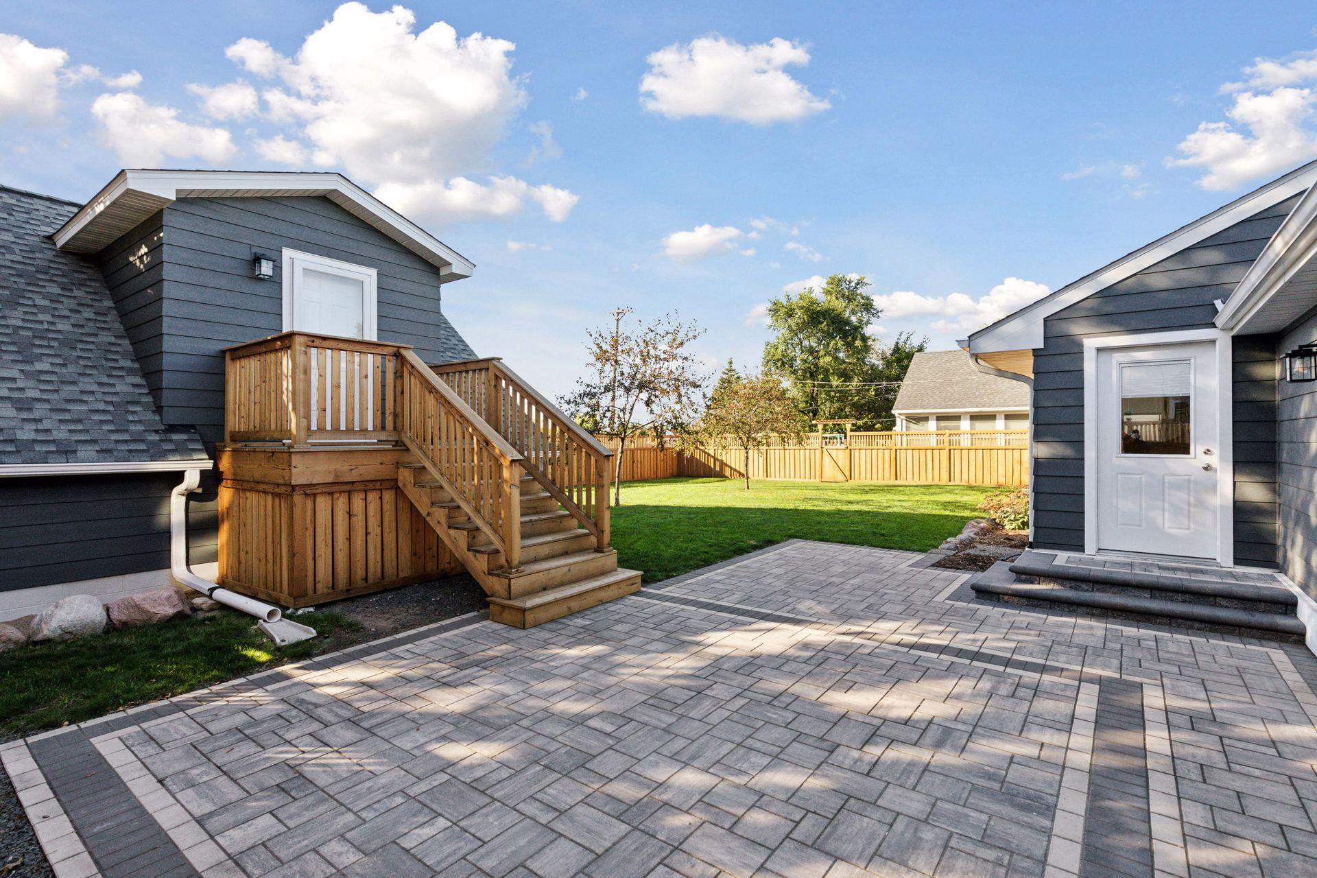 633 Saratoga Street S