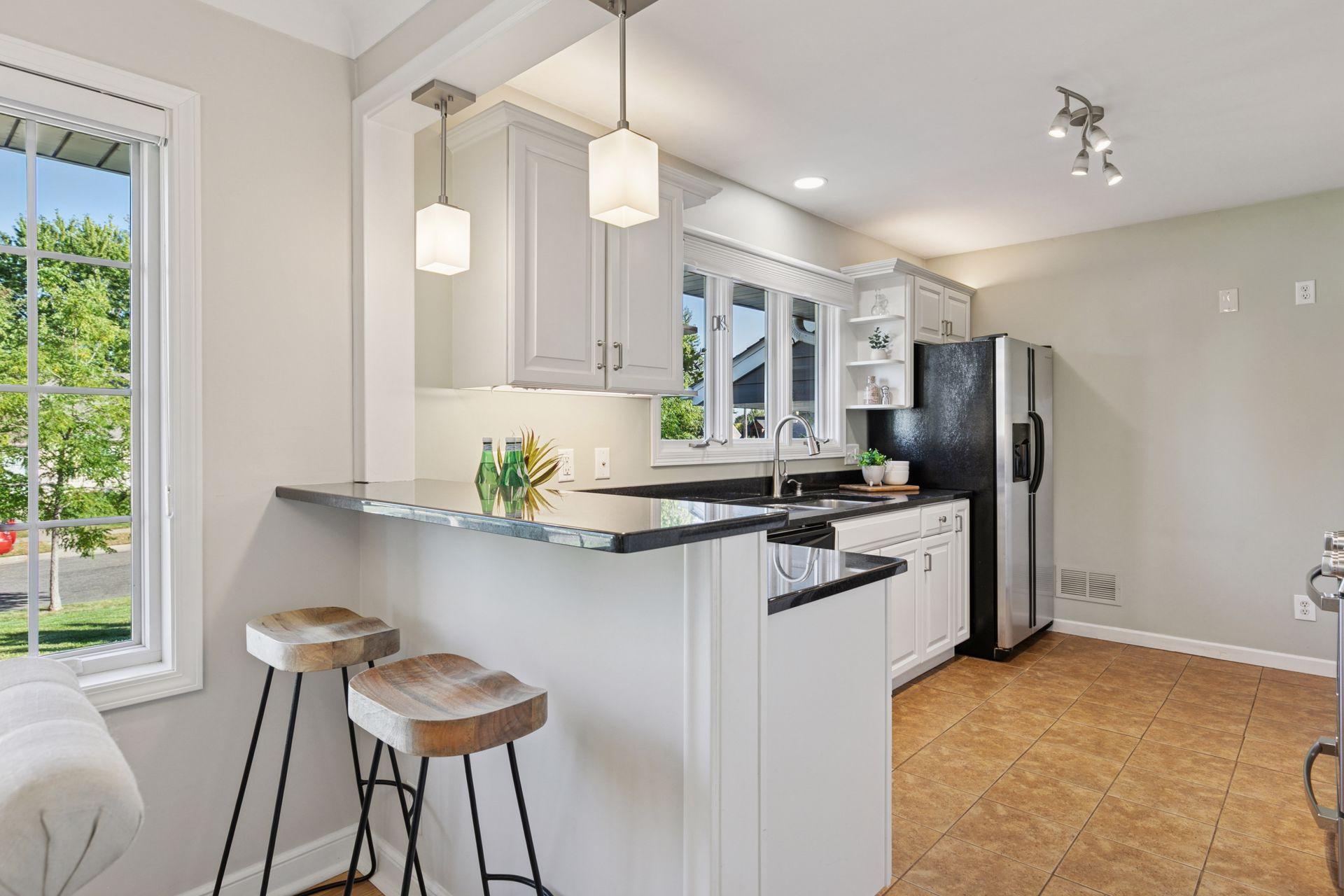 633 Saratoga Street S