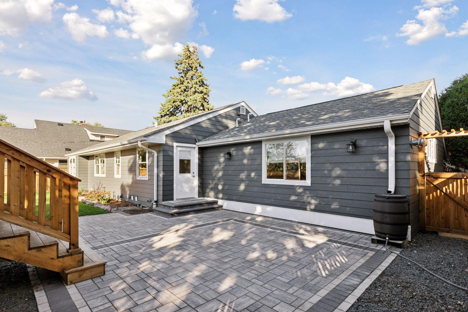 633 Saratoga Street S