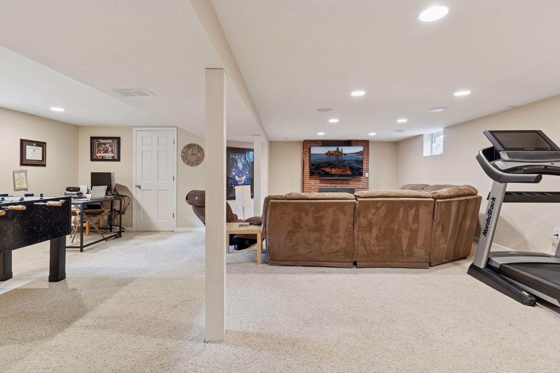 633 Saratoga Street S