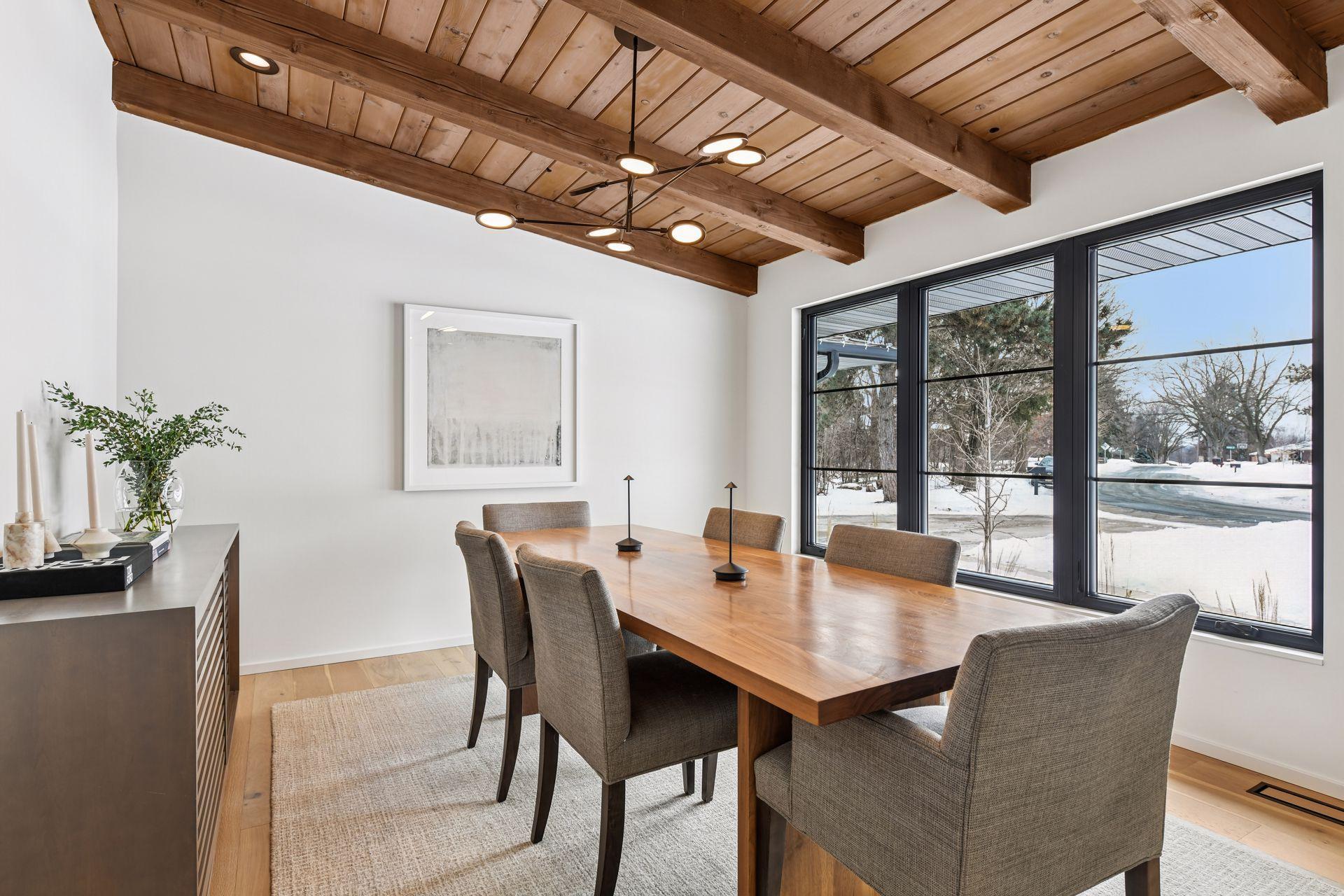 5423 Highwood Drive W