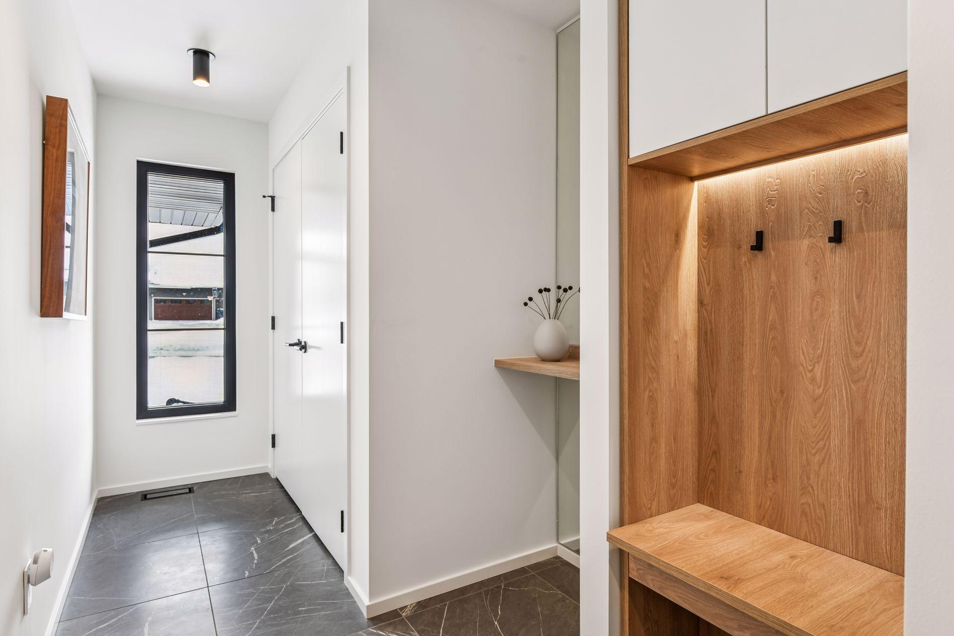 5423 Highwood Drive W