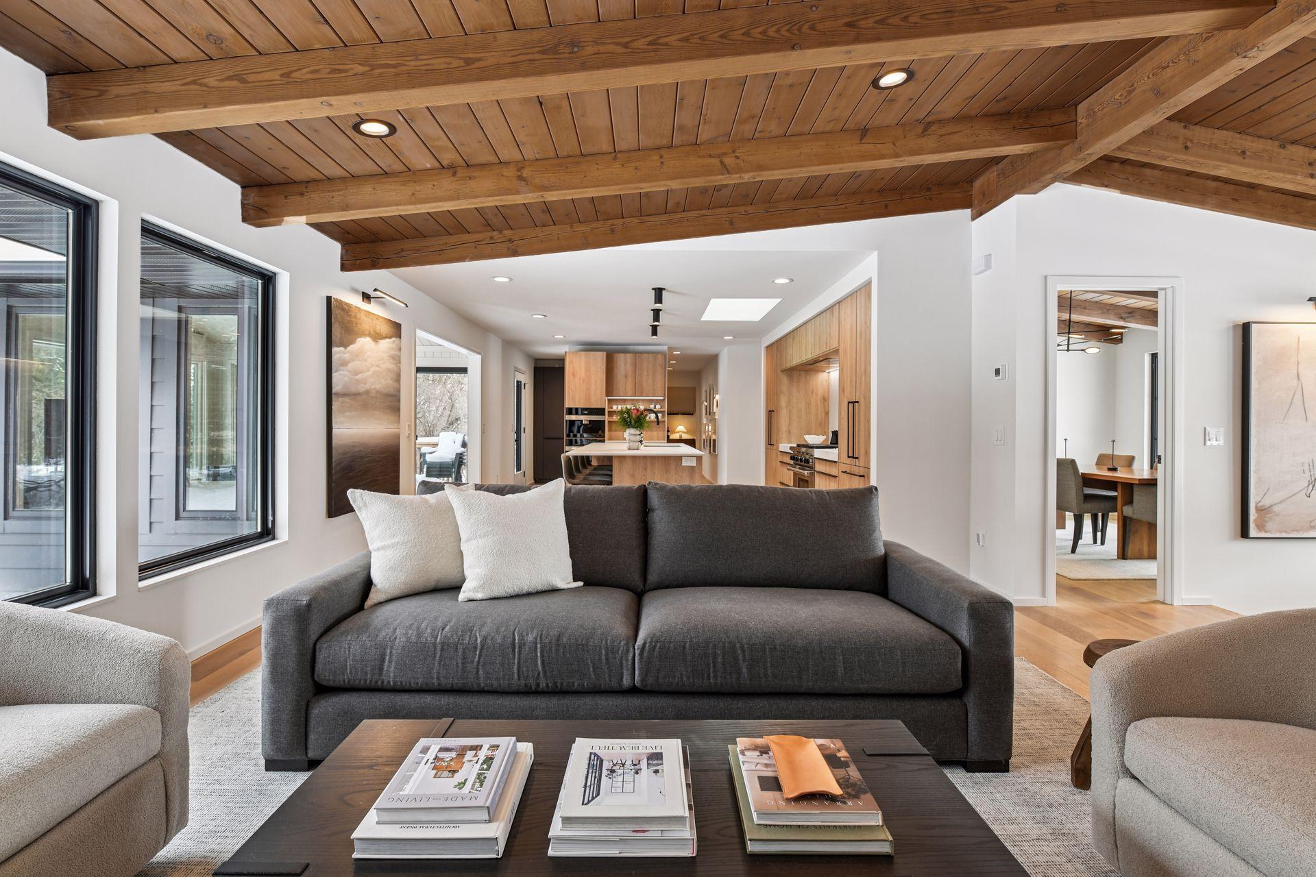 5423 Highwood Drive W