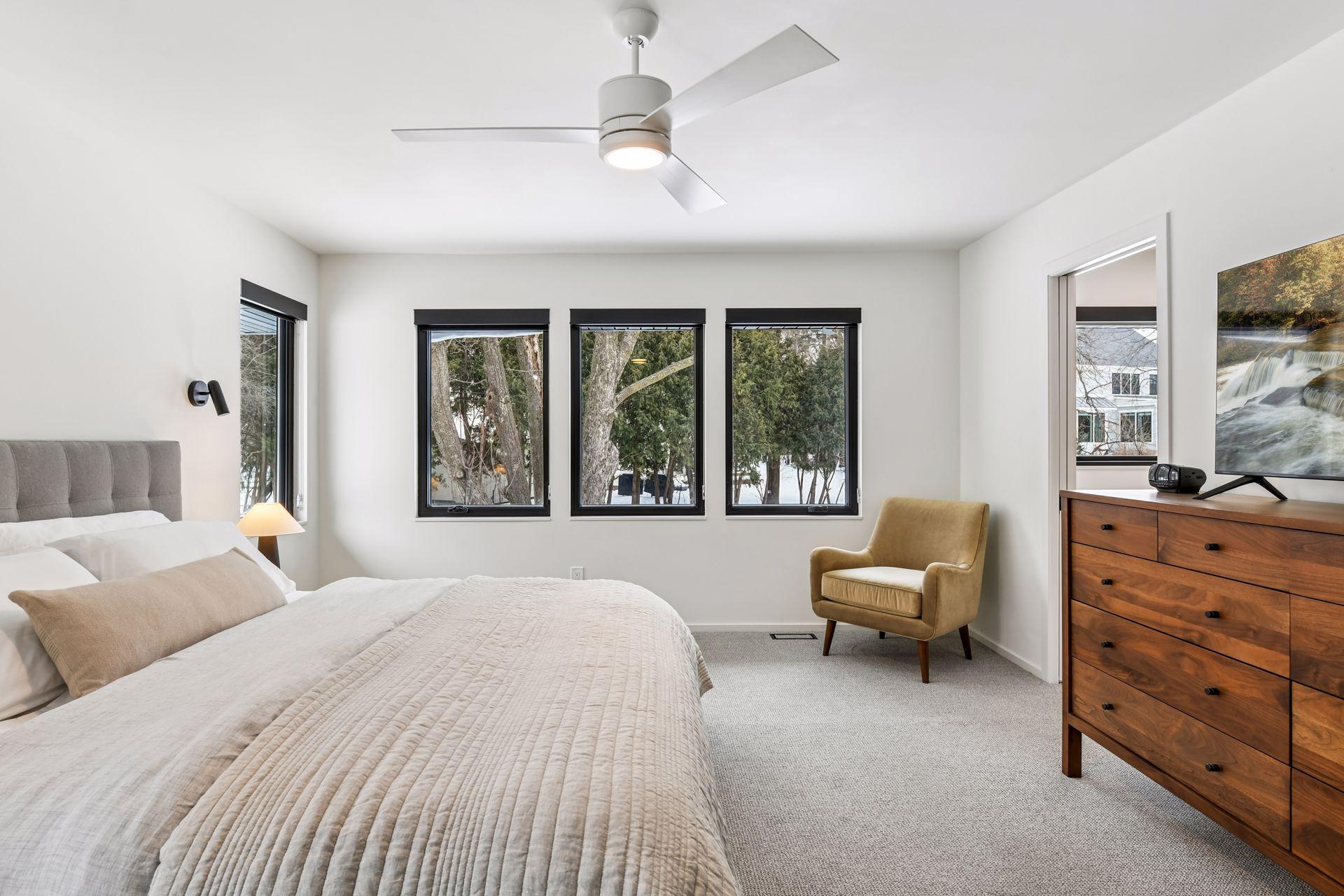 5423 Highwood Drive W