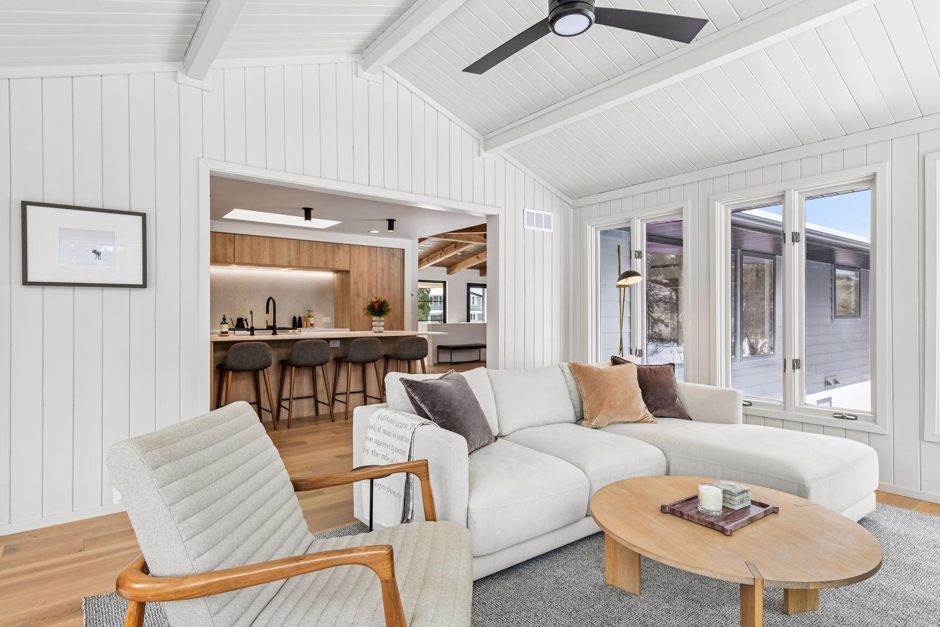 5423 Highwood Drive W