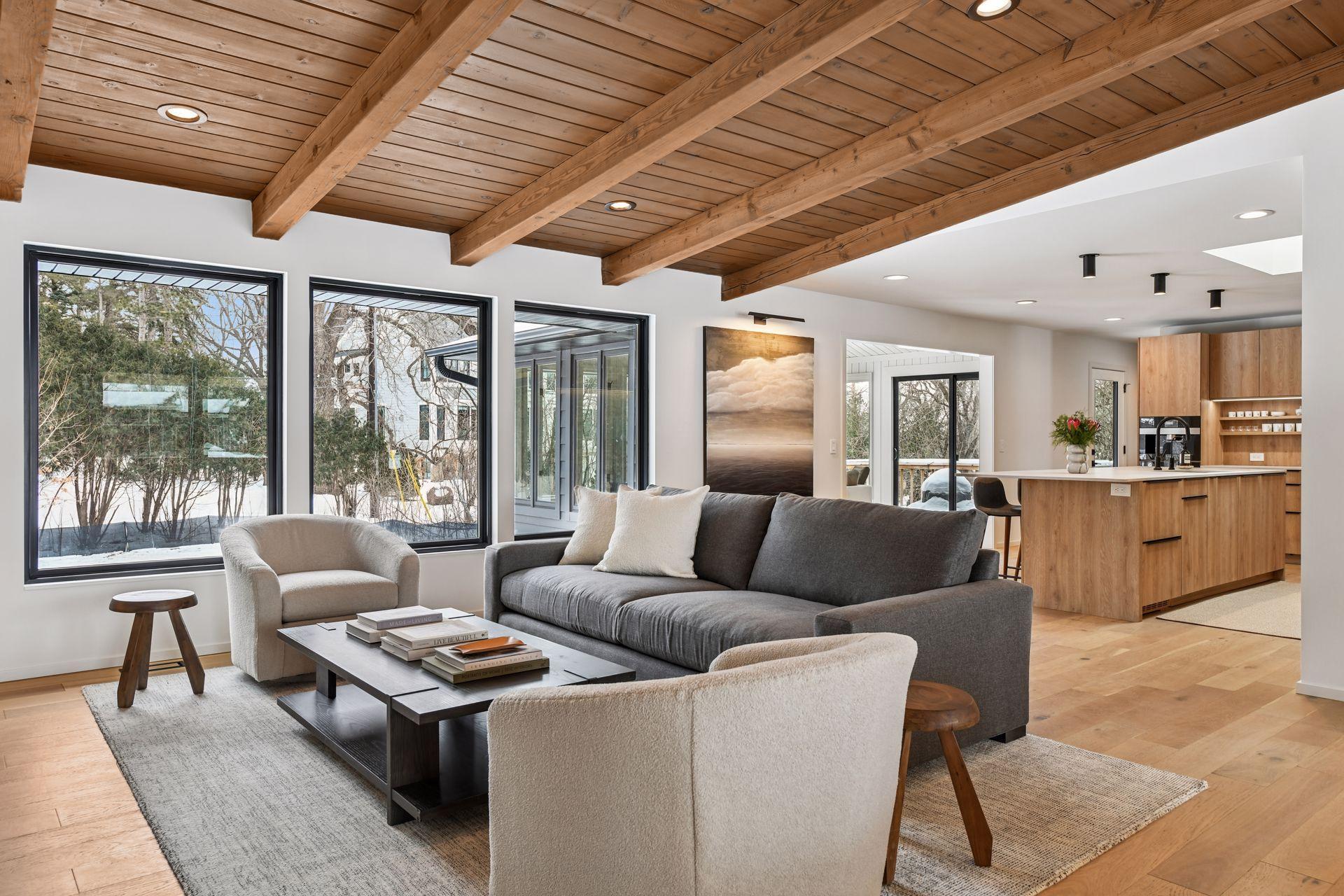 5423 Highwood Drive W