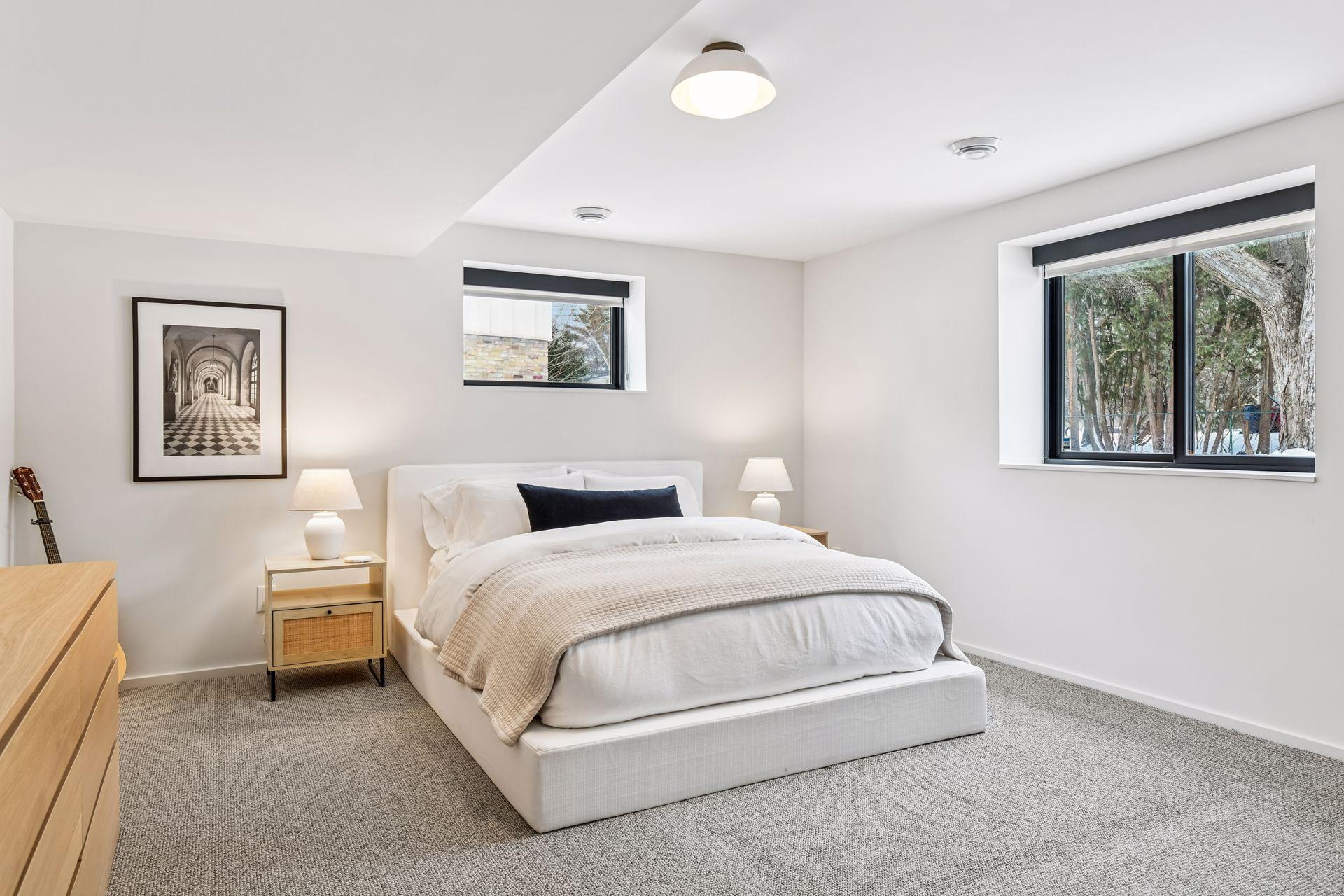 5423 Highwood Drive W