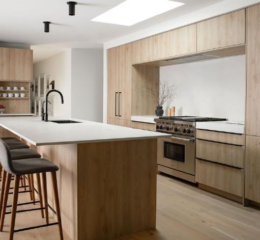 5423 Highwood Drive W