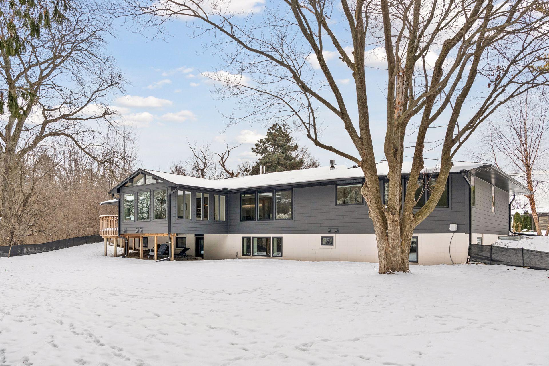 5423 Highwood Drive W