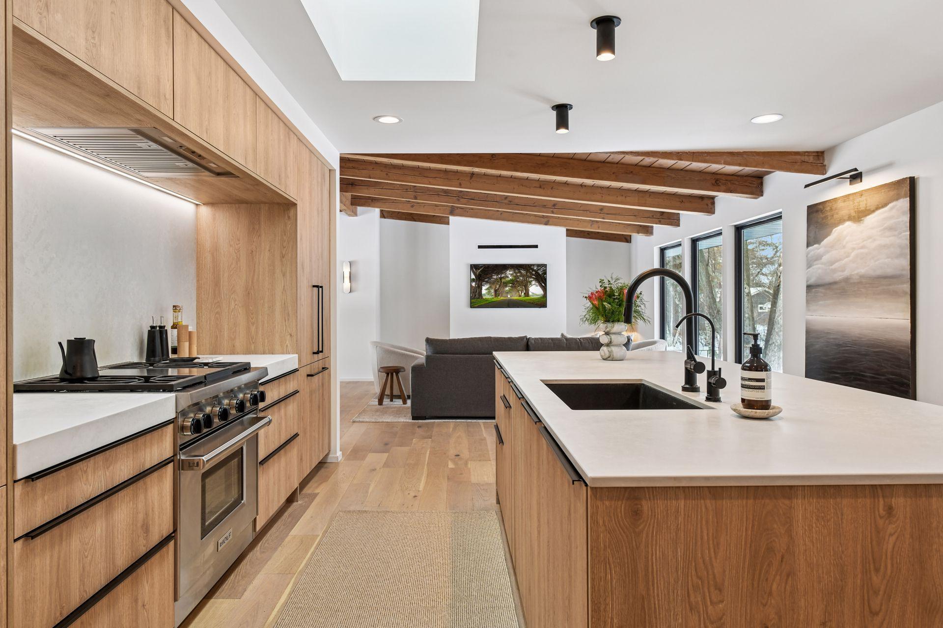 5423 Highwood Drive W