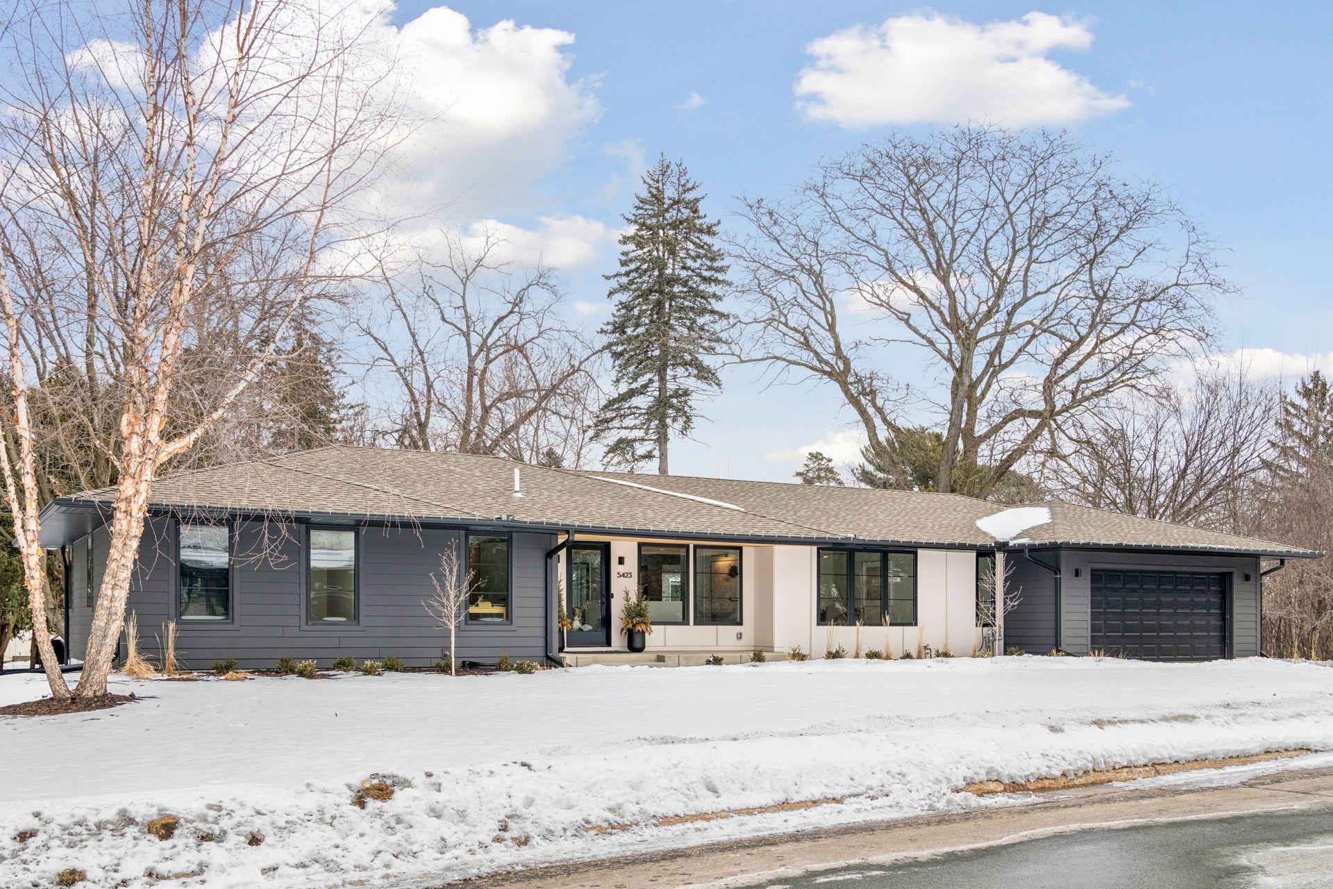 5423 Highwood Drive W