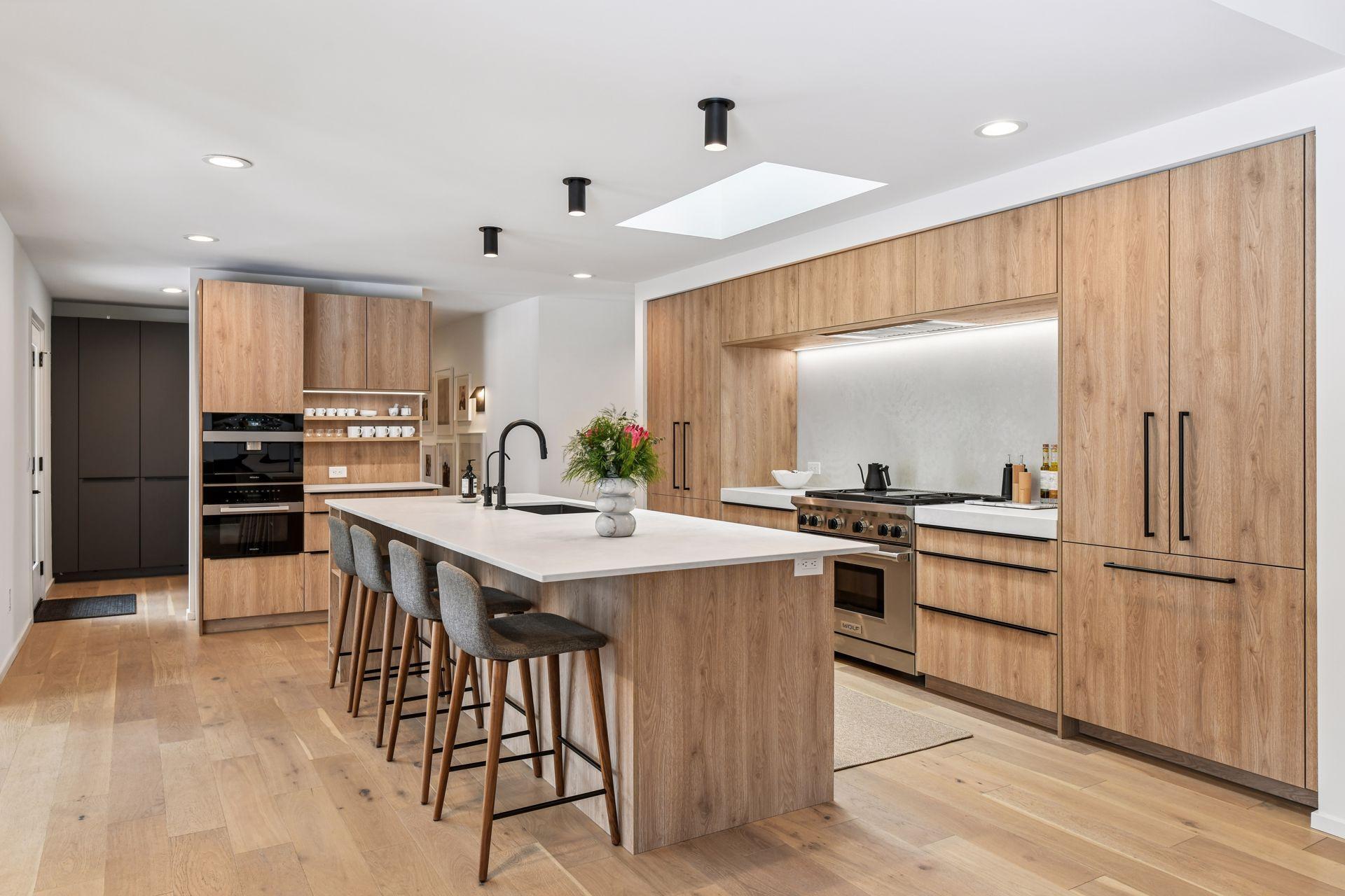 5423 Highwood Drive W