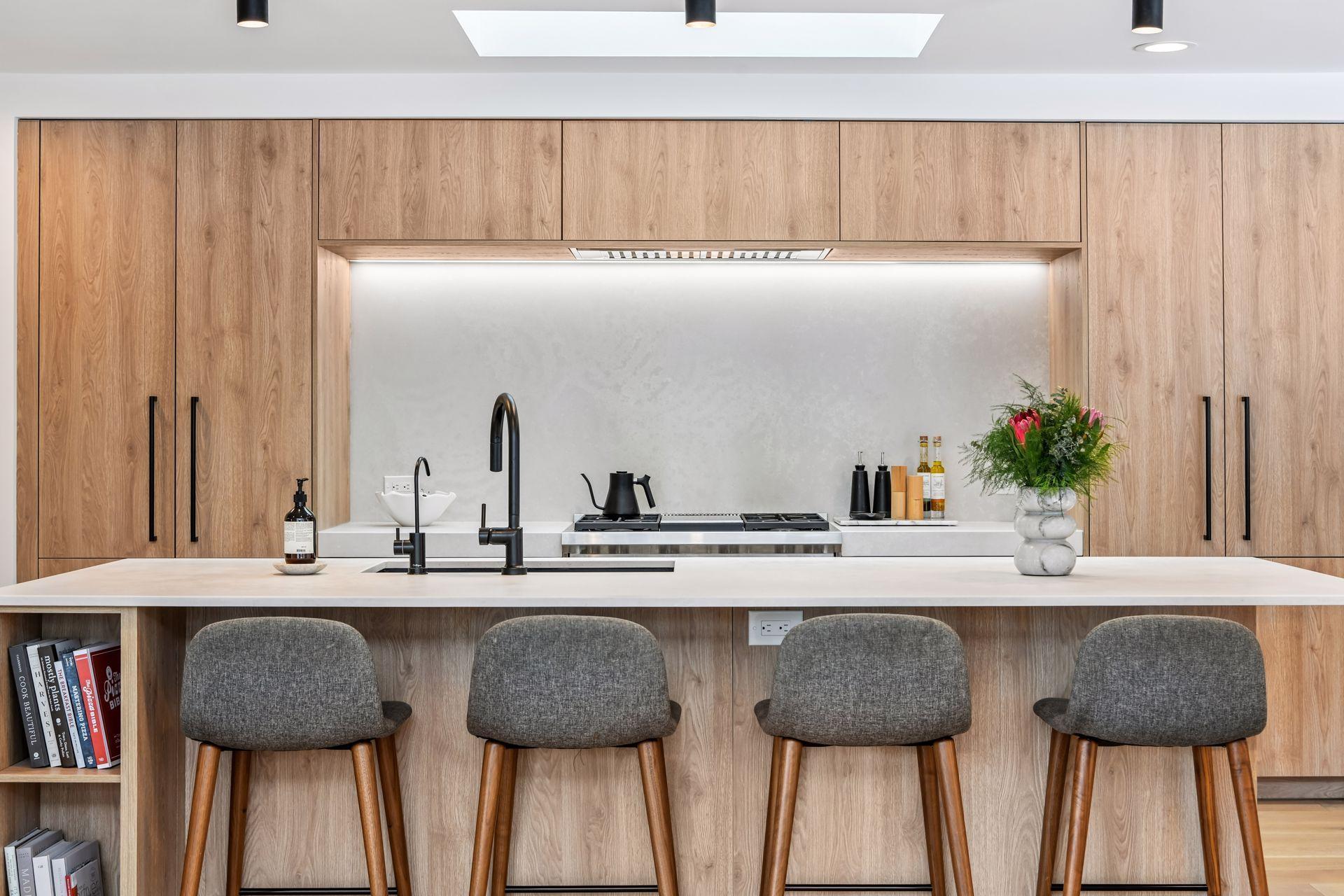 5423 Highwood Drive W