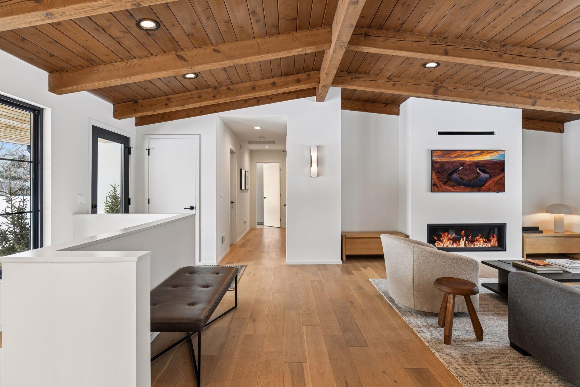 5423 Highwood Drive W