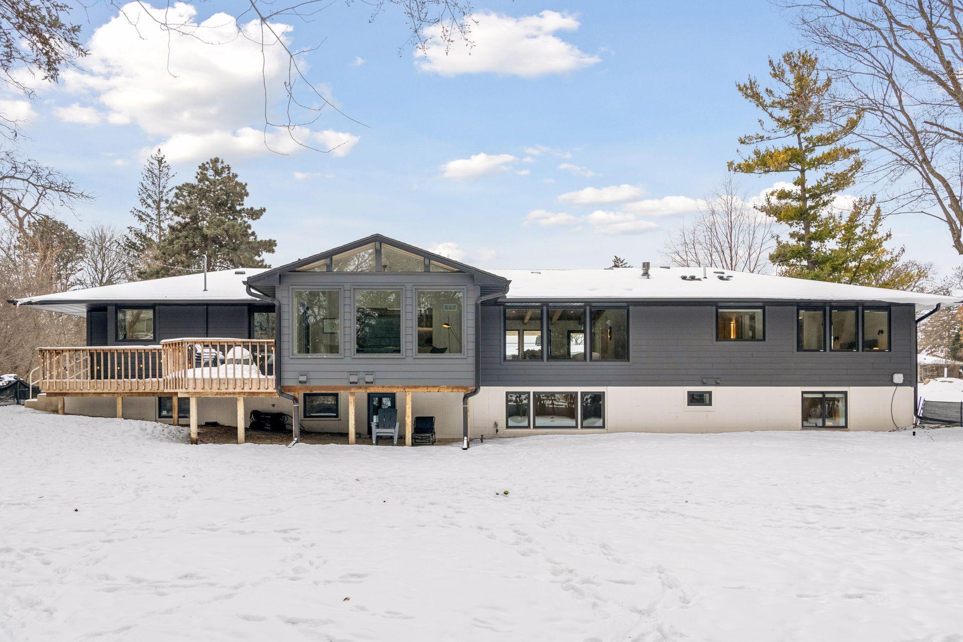 5423 Highwood Drive W