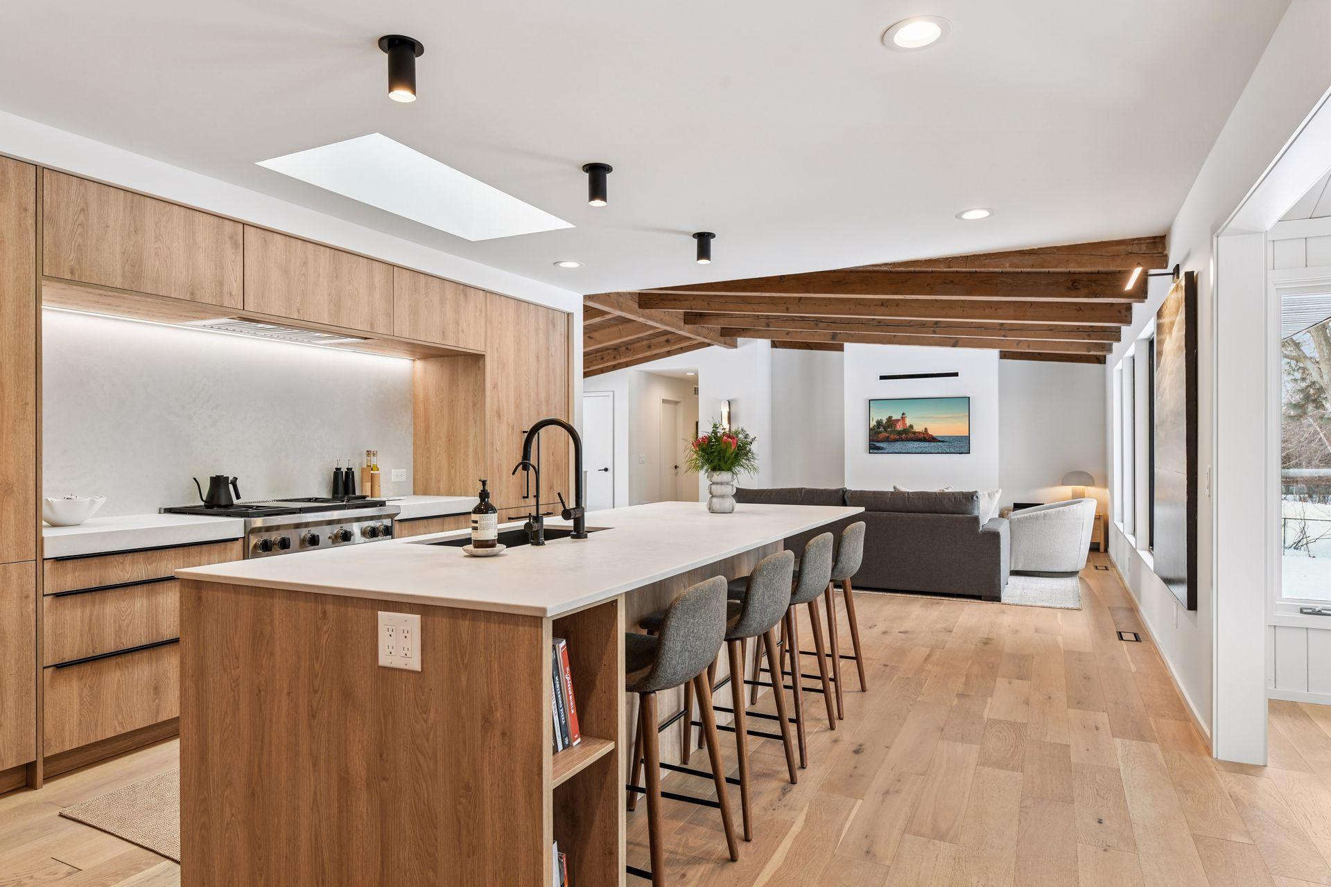 5423 Highwood Drive W