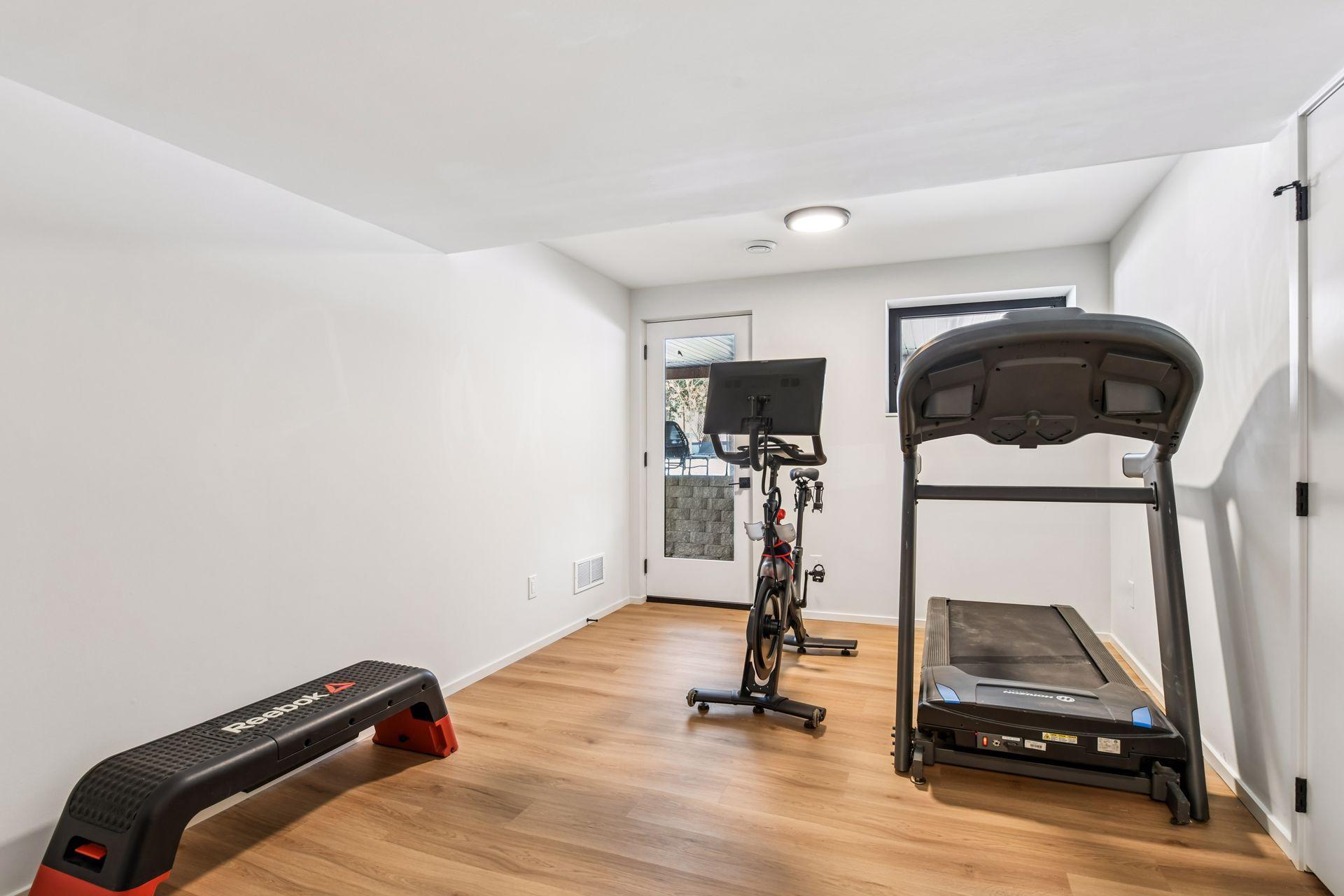 5423 Highwood Drive W