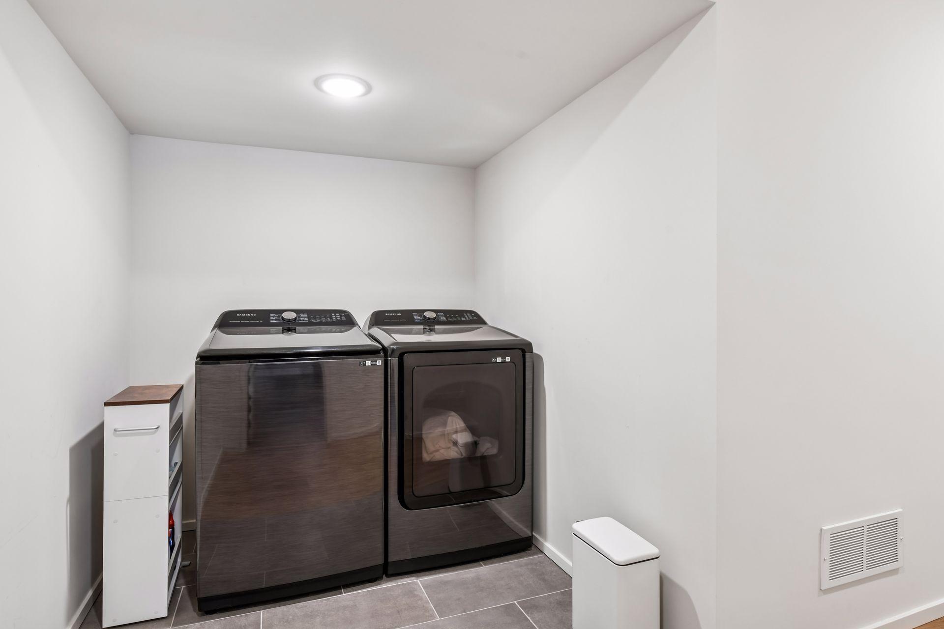 5423 Highwood Drive W