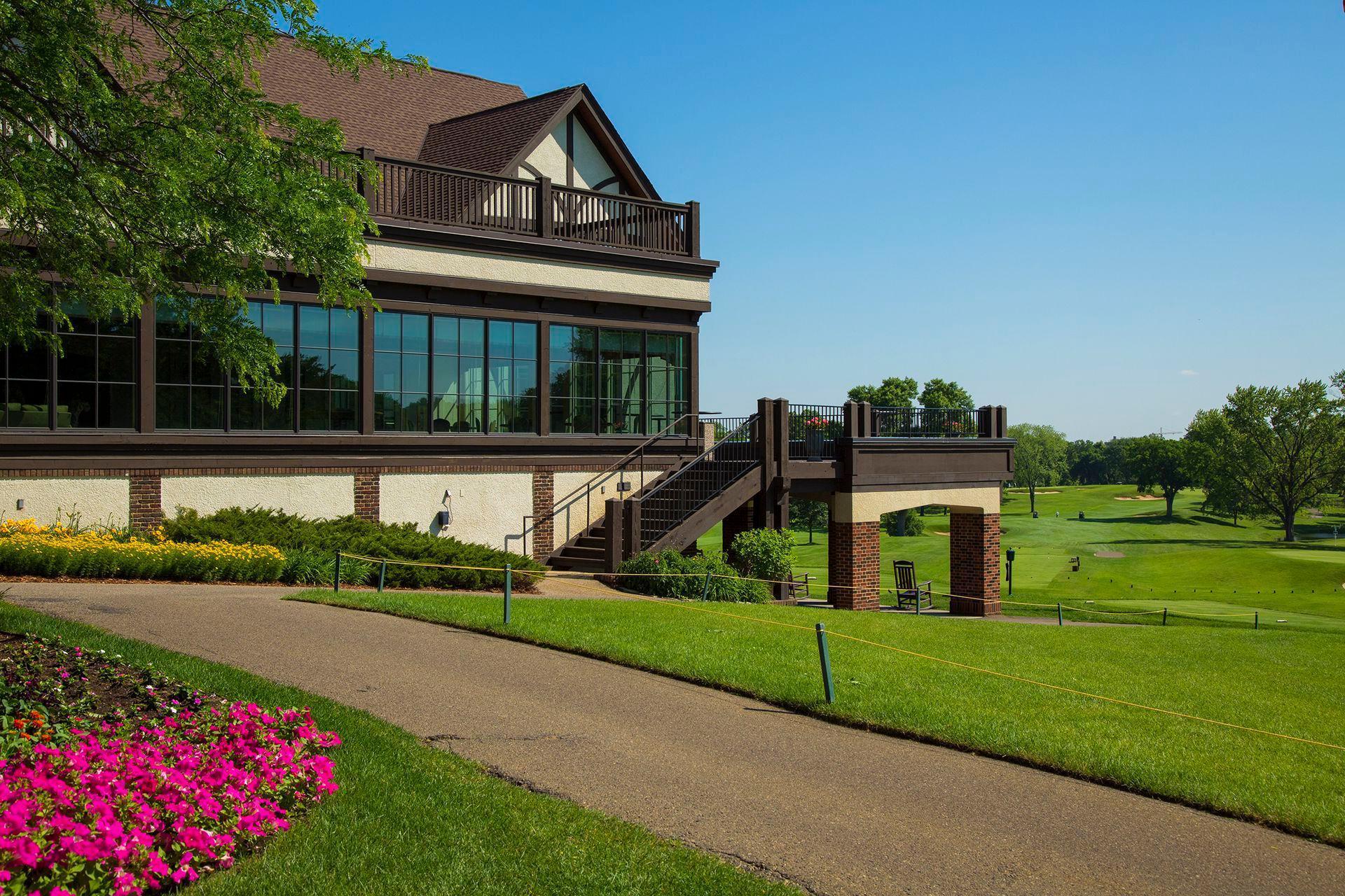 5423 Highwood Drive W