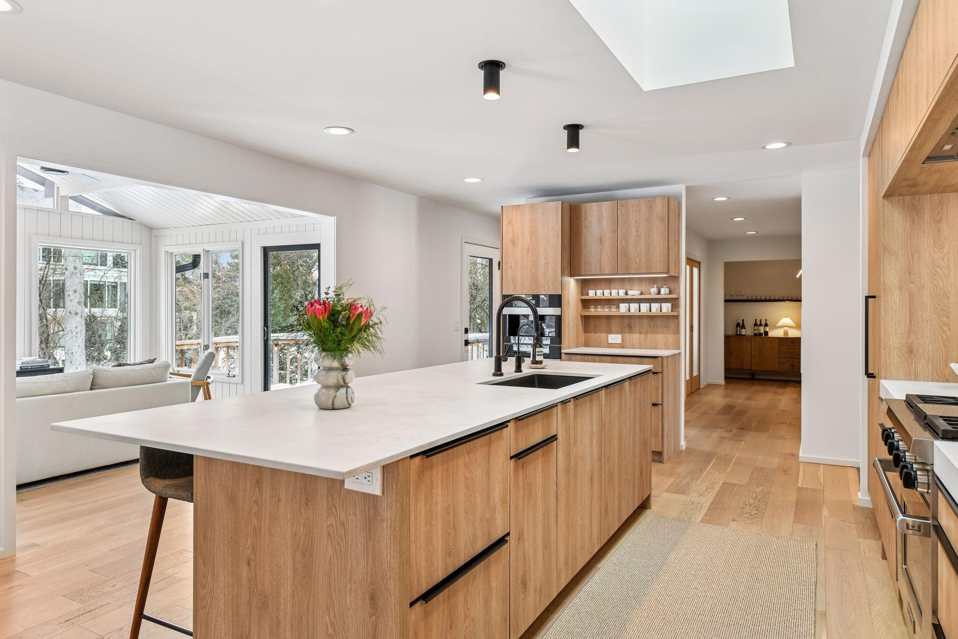 5423 Highwood Drive W