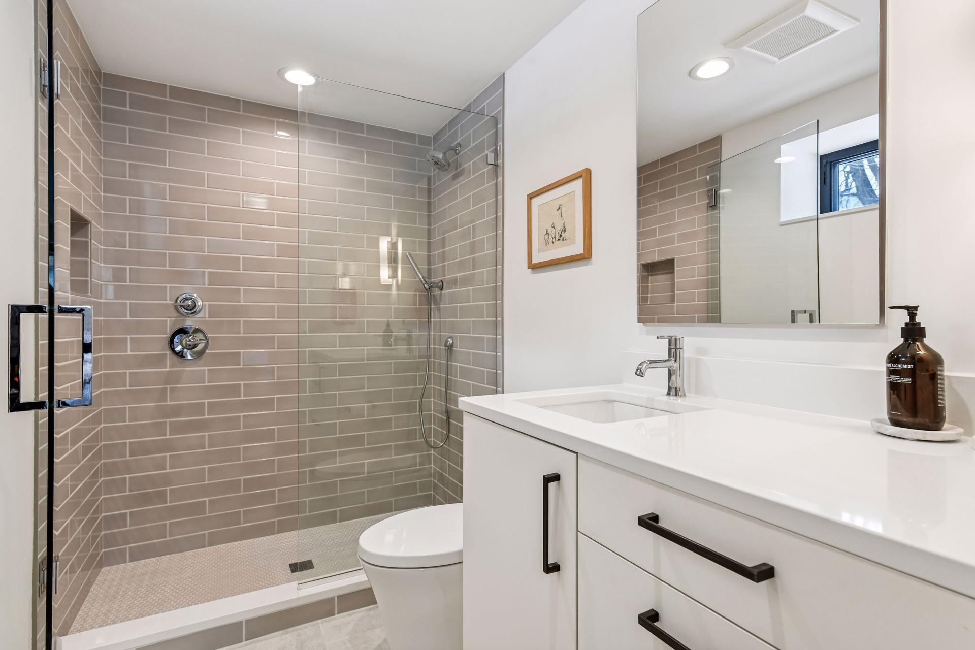 5423 Highwood Drive W