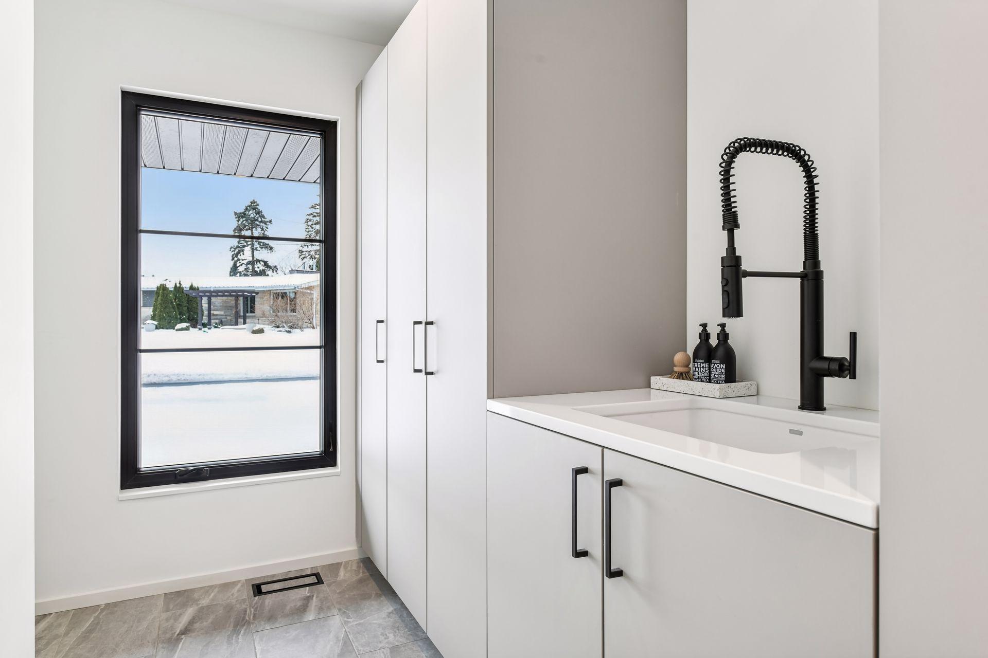 5423 Highwood Drive W